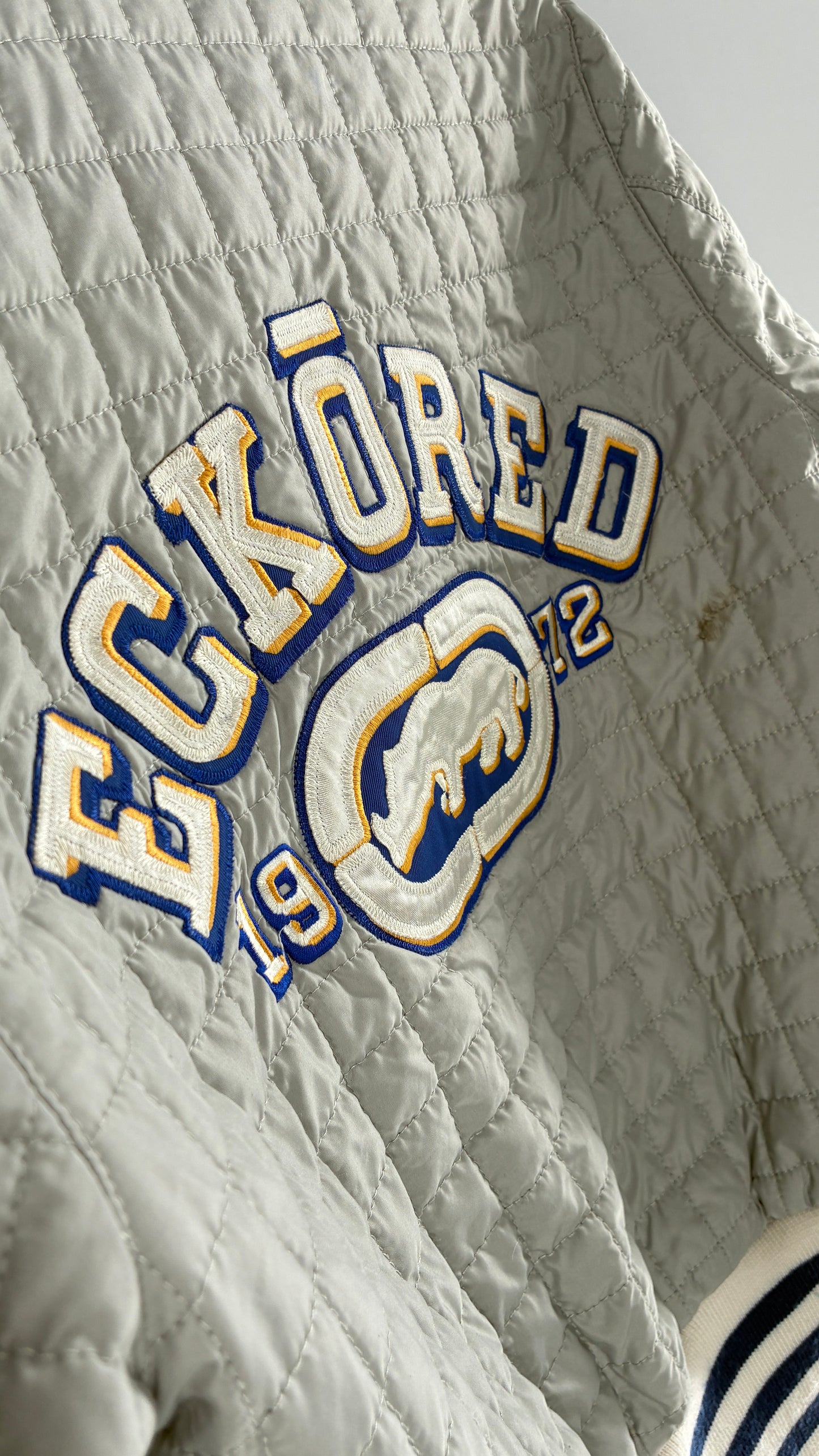 RARE Vintage EckoRed Grey Quilted Cropped Jacket with Button Down Collar and Patches (Large)