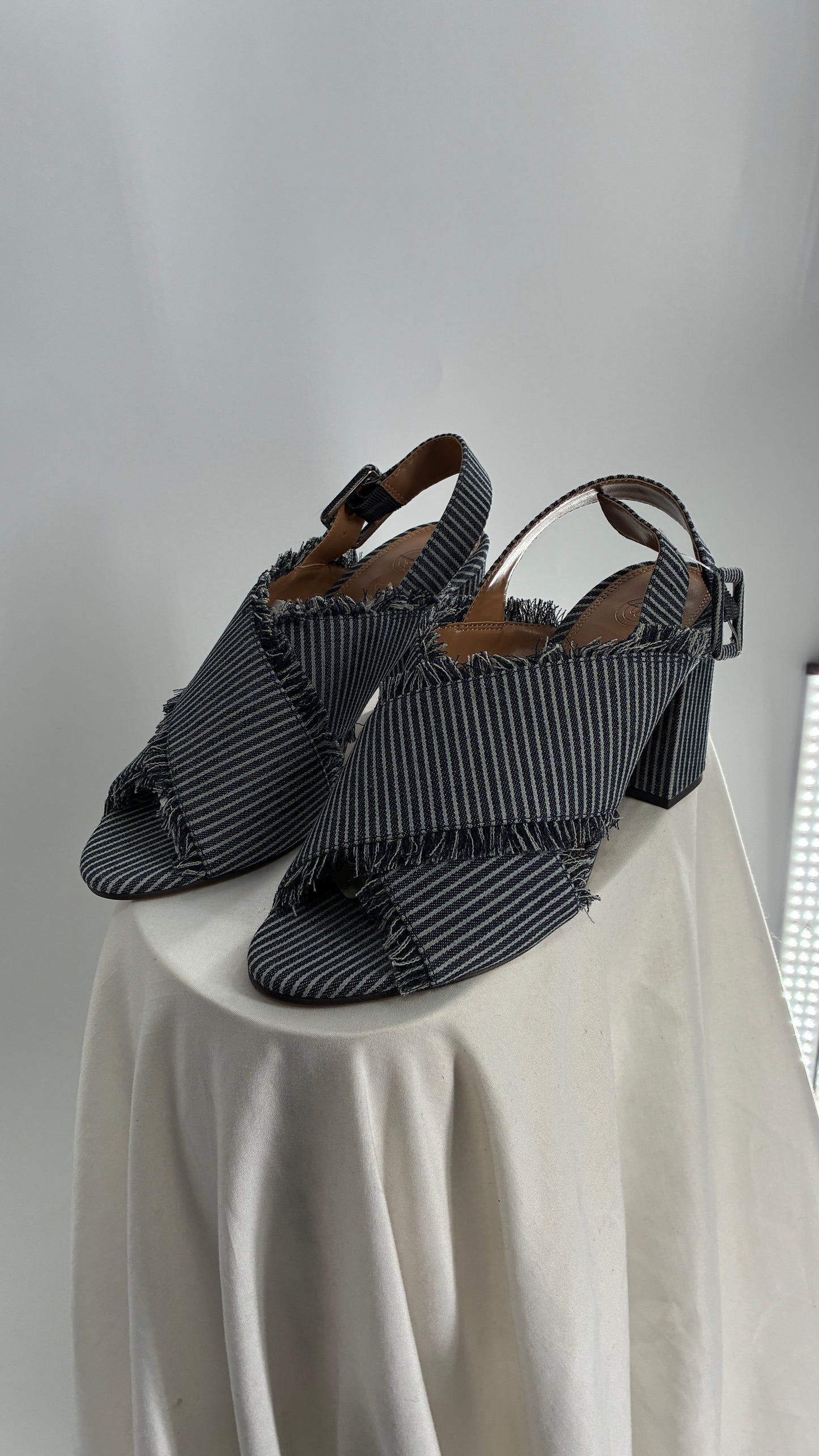 Urban Outfitters Denim Cross Over Sling Back Heels (9)