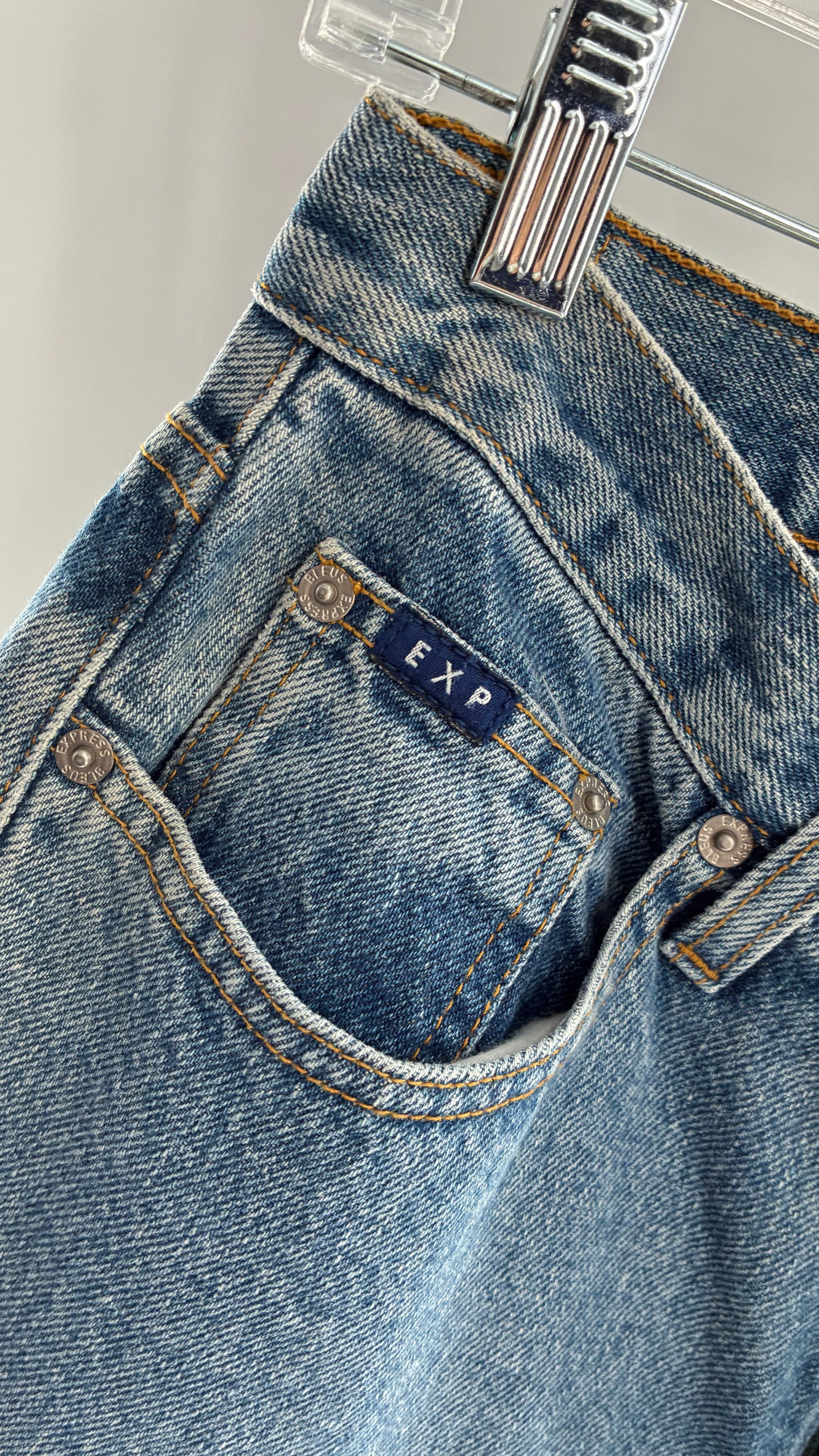 Deadstock Vintage Express Bleus Light Wash Short Flares Made in Mexico (5/6)