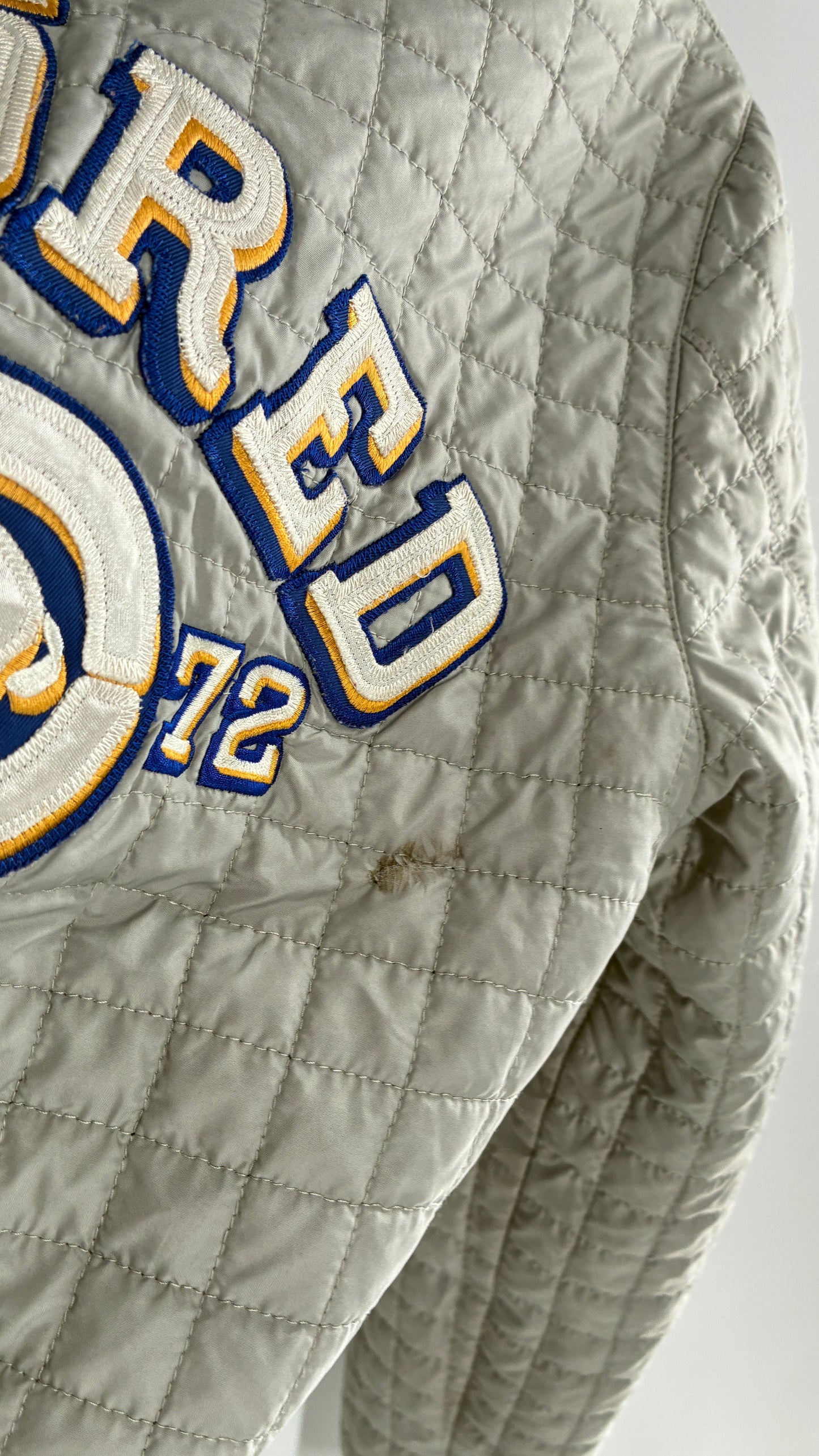 RARE Vintage EckoRed Grey Quilted Cropped Jacket with Button Down Collar and Patches (Large)