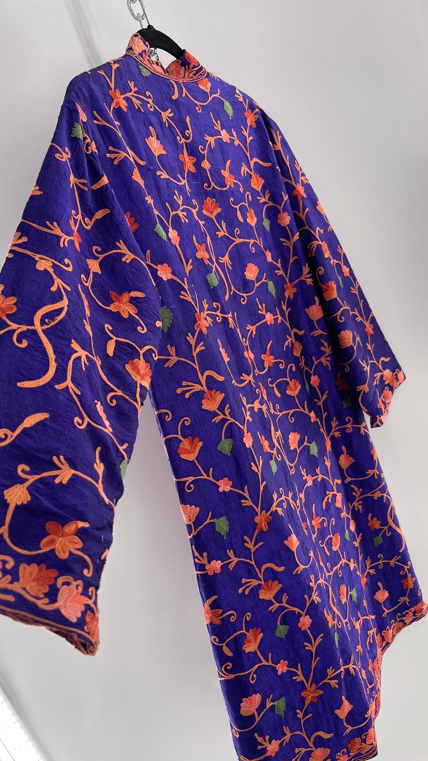 Vintage 1970s Indian Silk Long Purple Kashmiri Coat with Contrasting Embroidered Coral/Salmon Florals (S/M)