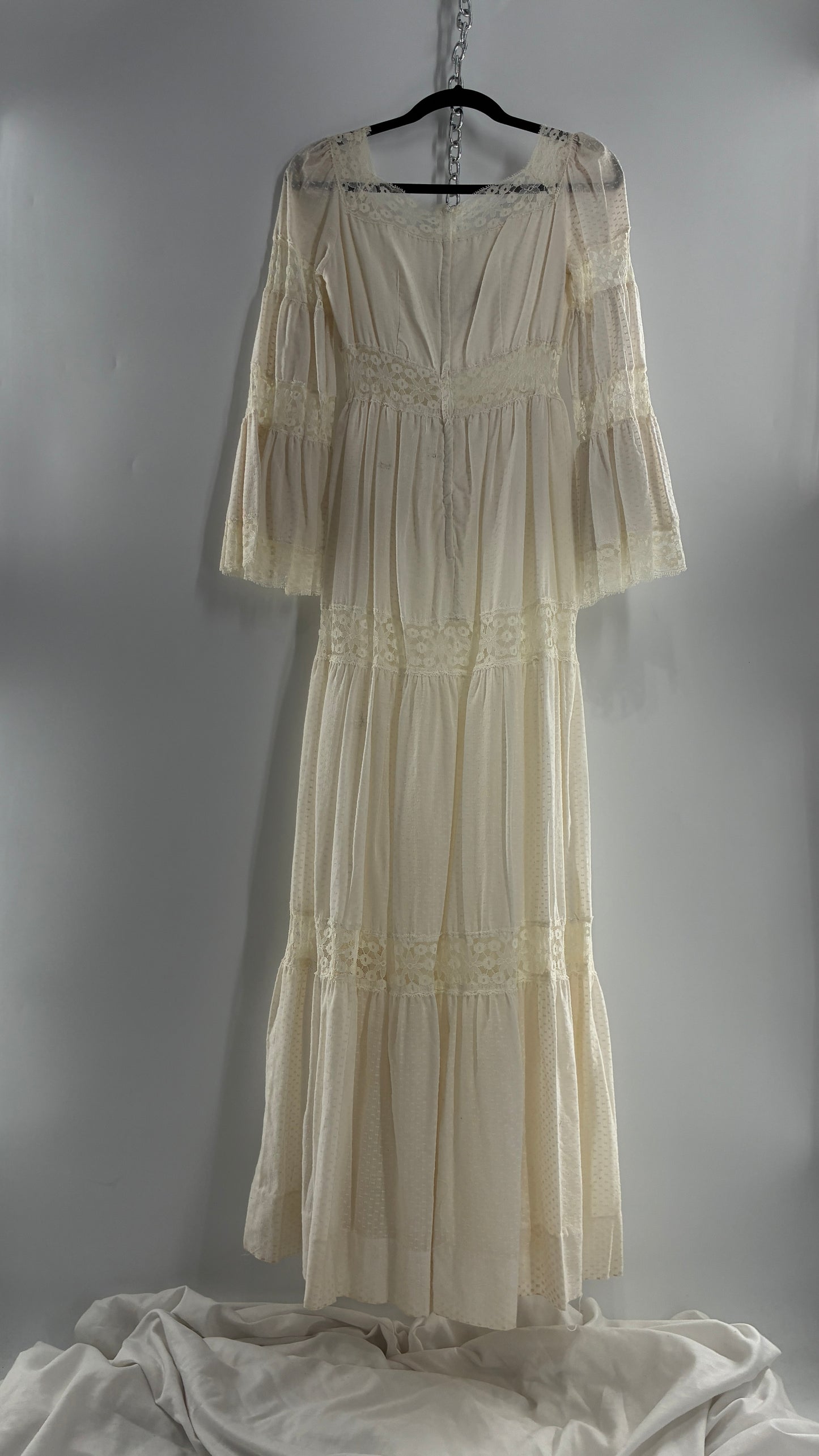Vintage 1970s Off White Handmade Bell Sleeve Possible Wedding Gown (XS/Small)