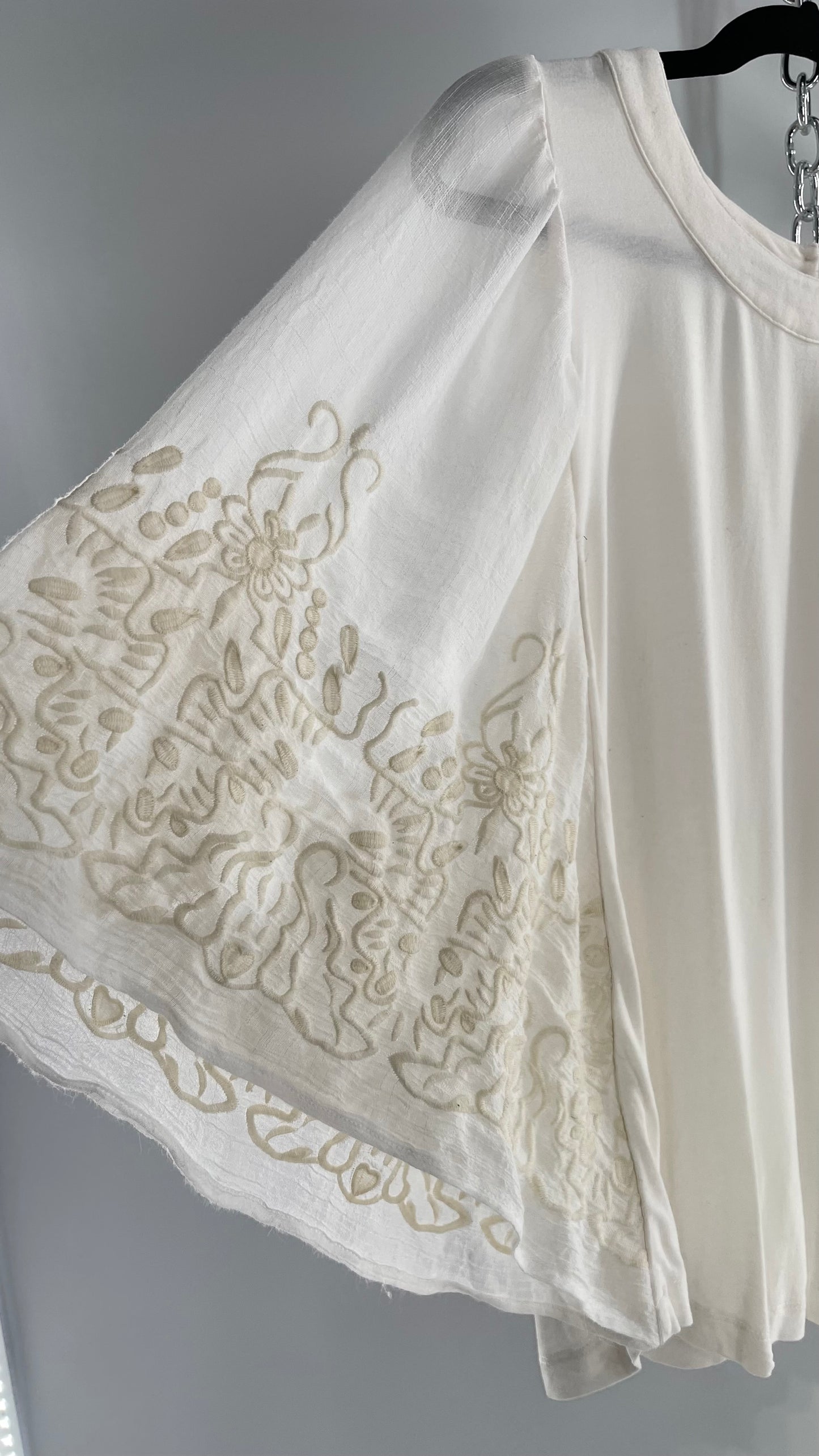 Anthropologie Eri + Ali White Embroidered Bat Wing Blouse (Medium)