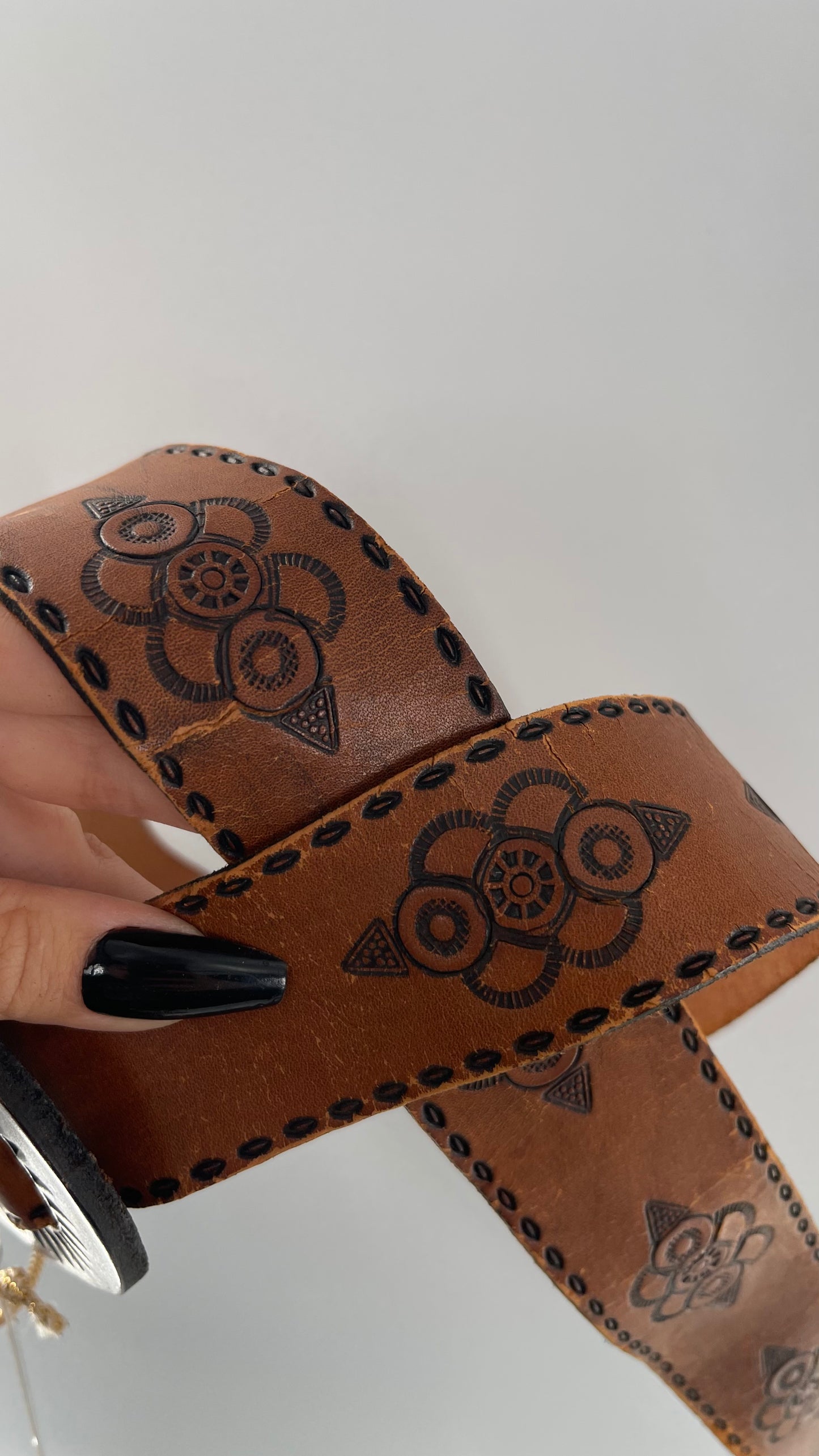 Vintage 70s Hand Tooled HandCrafted Embossed Genuine Leather Belt (S/M)
