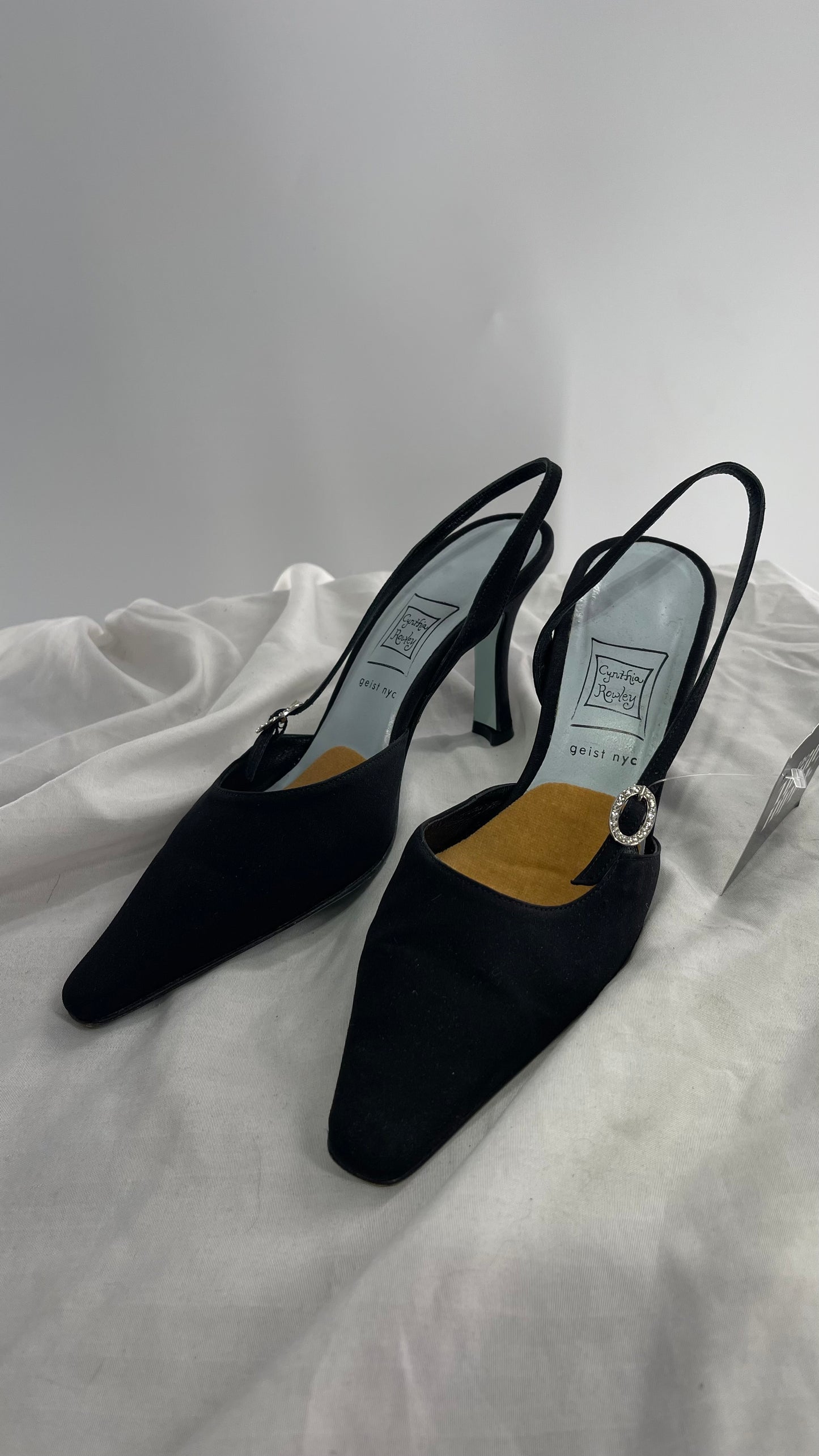Vintage Cynthia Rowley Slingback Black Pointed Toe Kitten Heels with Rhinestone Beret (6)