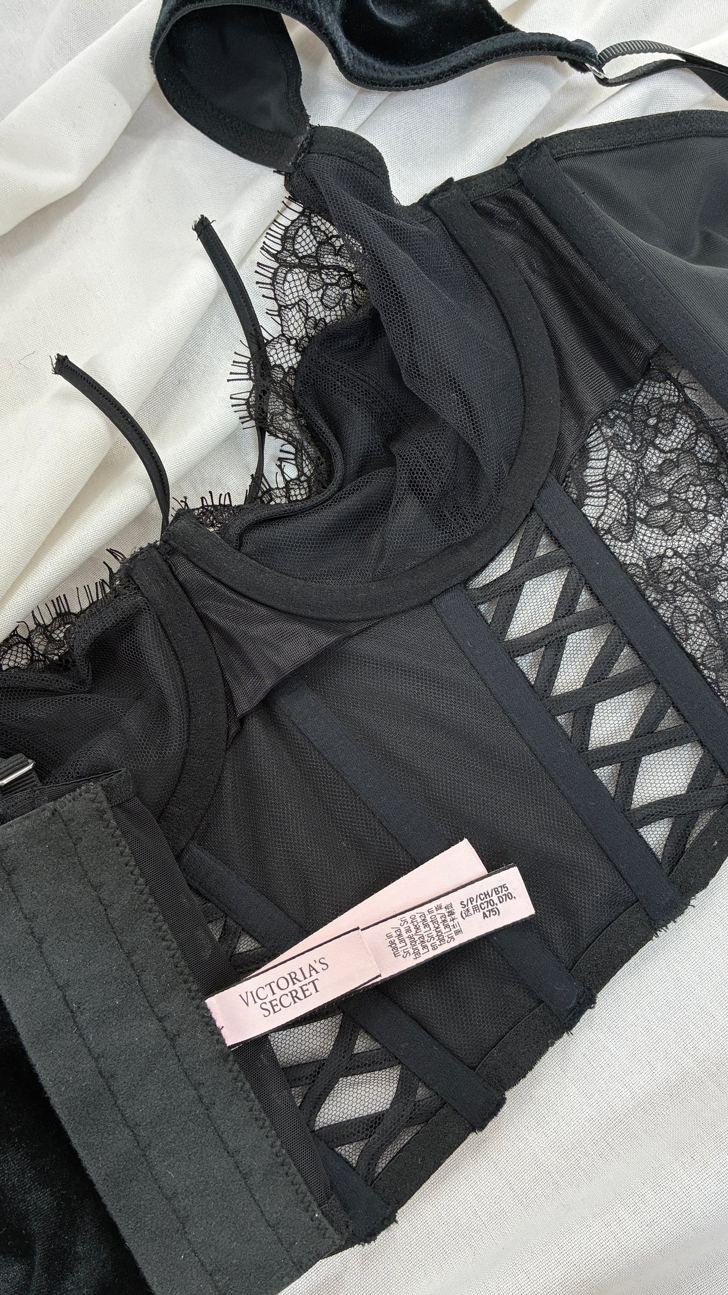 Vintage VICTORIAS SECRET Black Velour Corset Bra (Small)