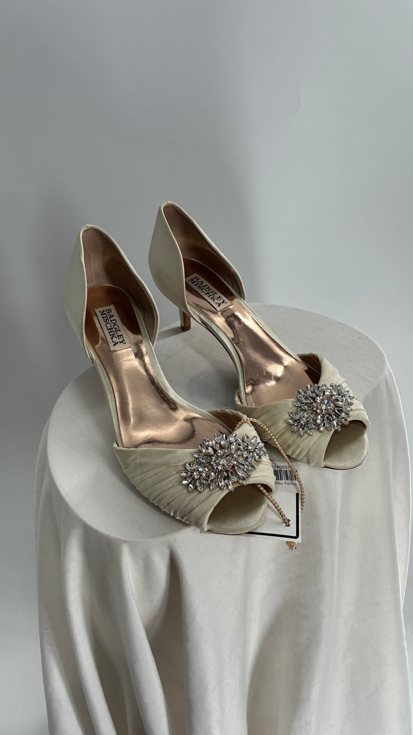 Badgley Mischka Ivory Satin Peep Toe Kitten Heel with Crystal Broche (8)