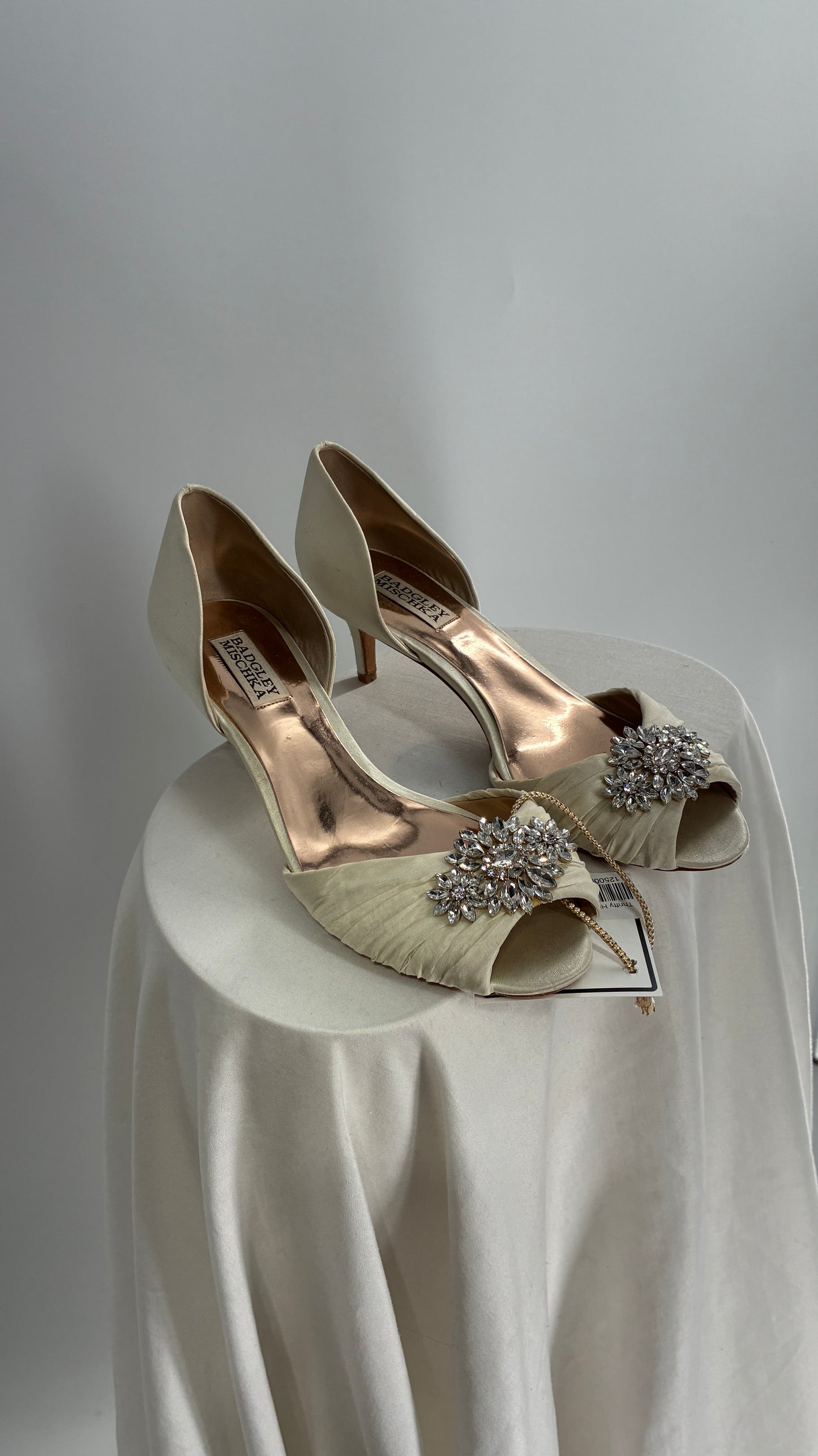 Badgley Mischka Ivory Satin Peep Toe Kitten Heel with Crystal Broche (8)
