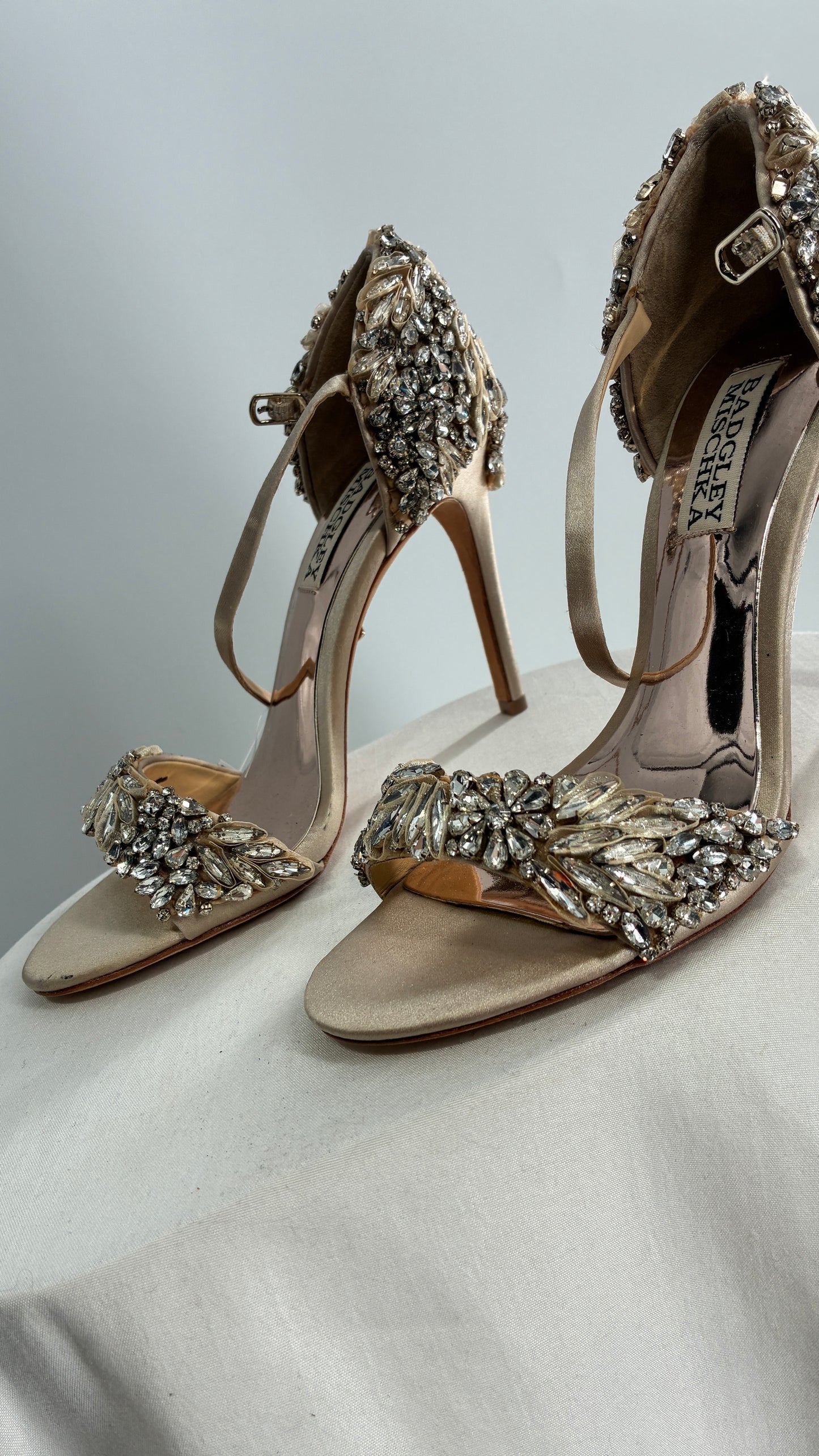 BAGDLEY MISCHKA Champagne Rhinestone Encrusted Embellished Round Toe Heels (5.5)
