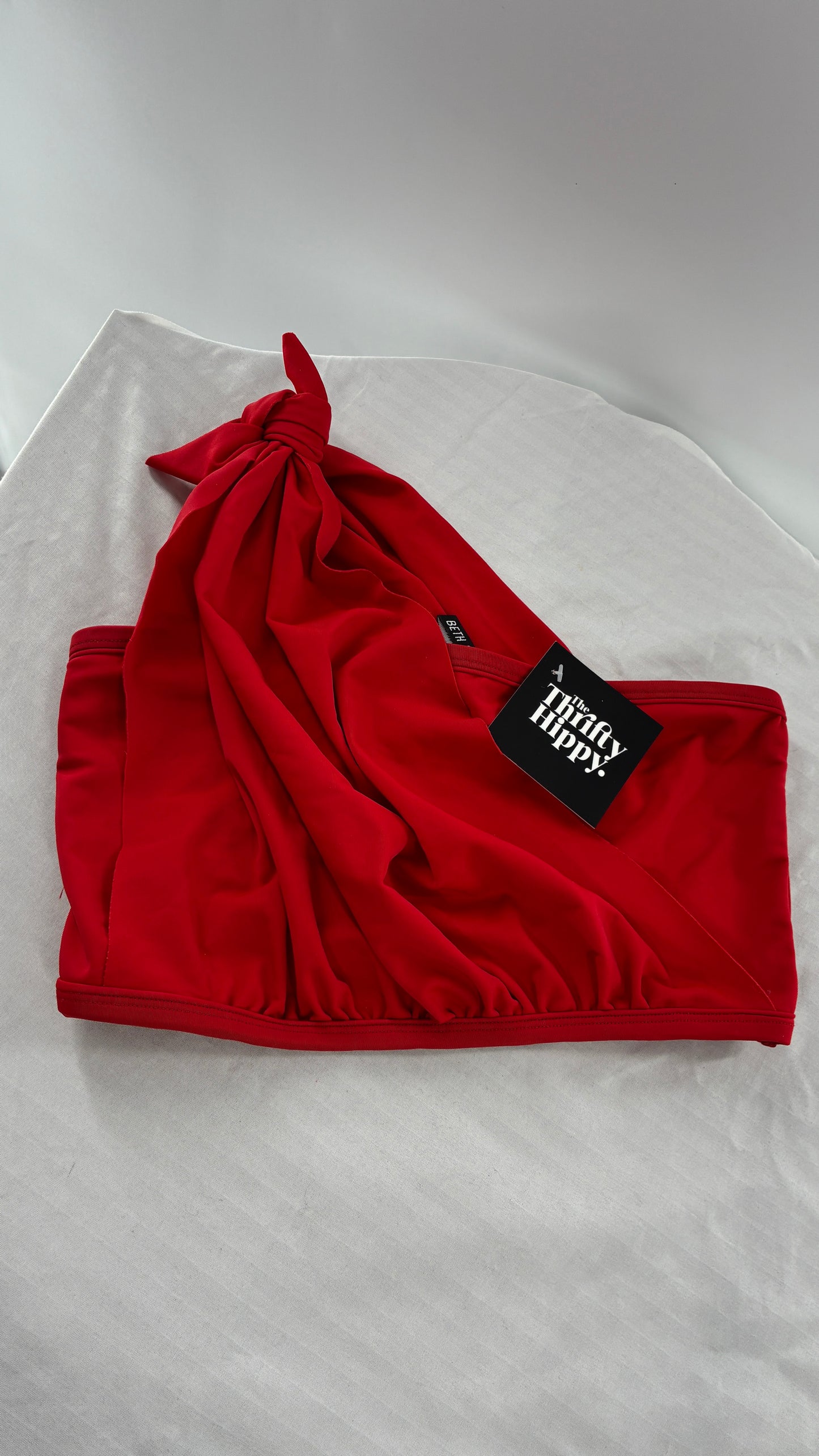 BETH RICHARDS KNOT Red Bandeau Tie Shoulder Swim/Bikini Top (Medium)