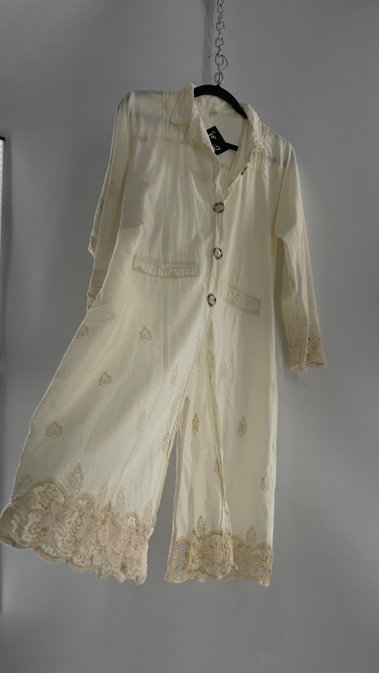 Vintage Embroidered Cotton Coat with Lace Cuffs (S/M)