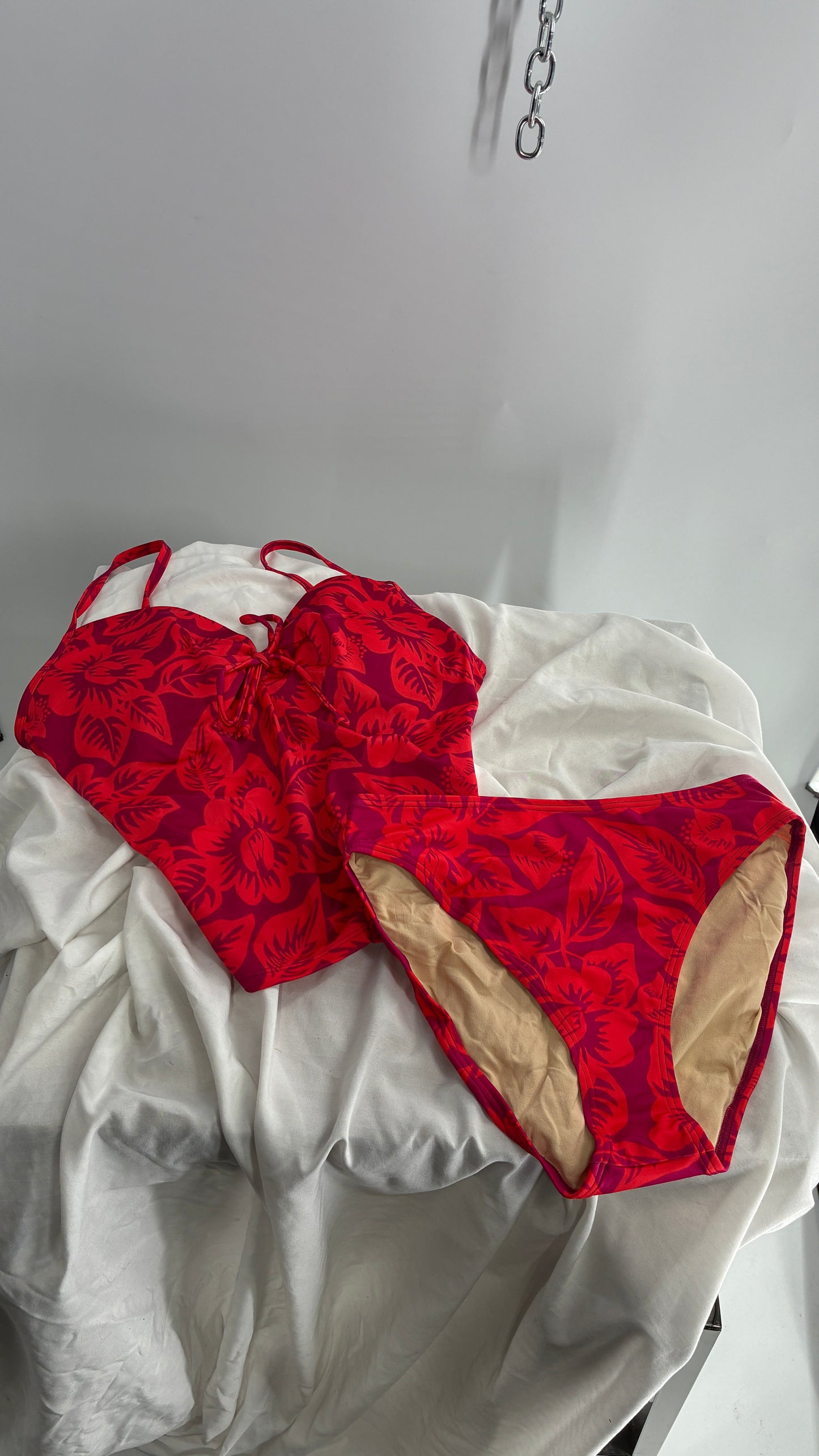 Vintage Victoria’s Secret Tropical Patterned Tankini Set with Underwire (38C, M)