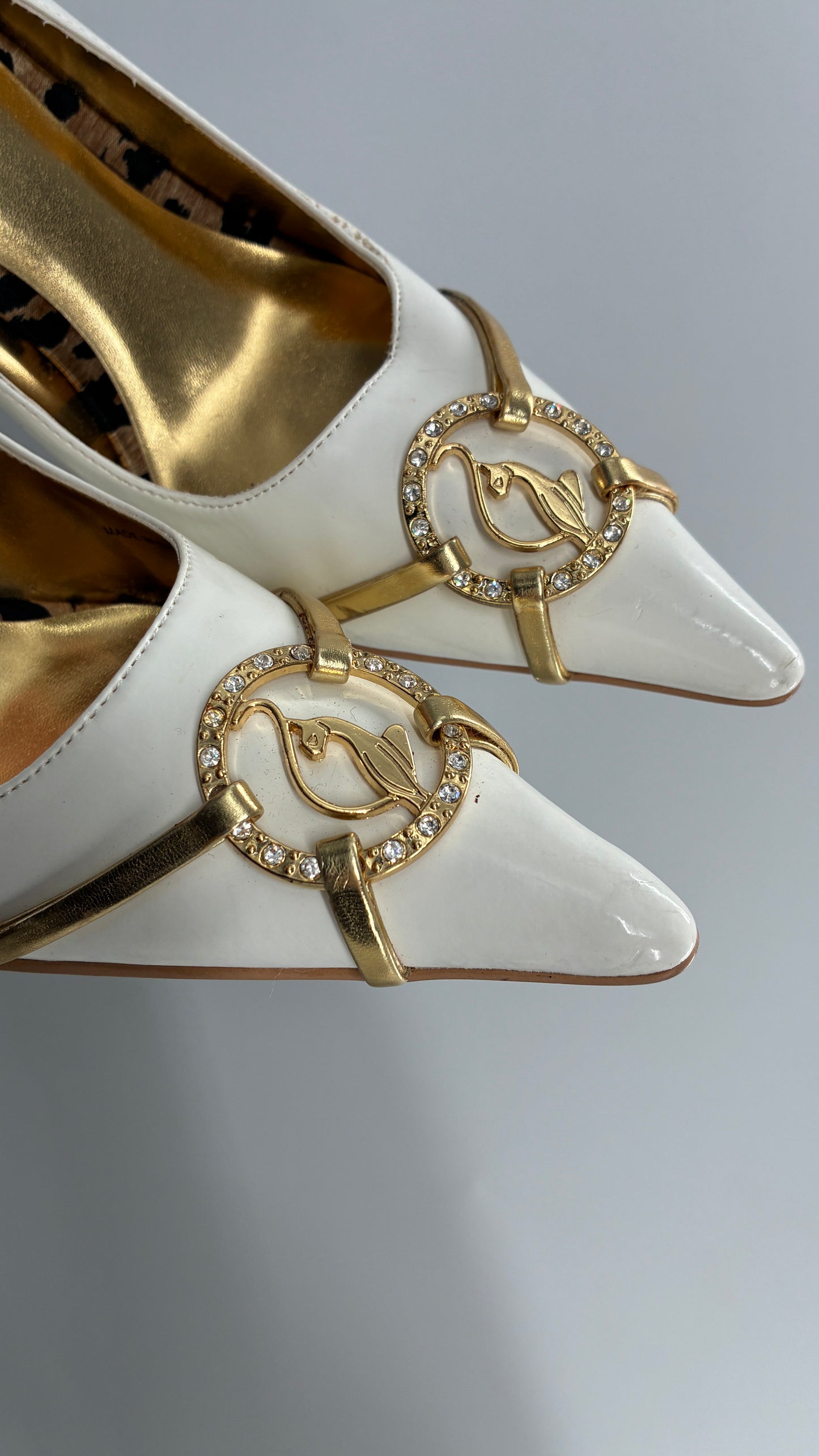 Vintage BABY PHAT White Pointed Toe Heel with Logo Buckle, and Gold Cat Engraved Heel (7.5)