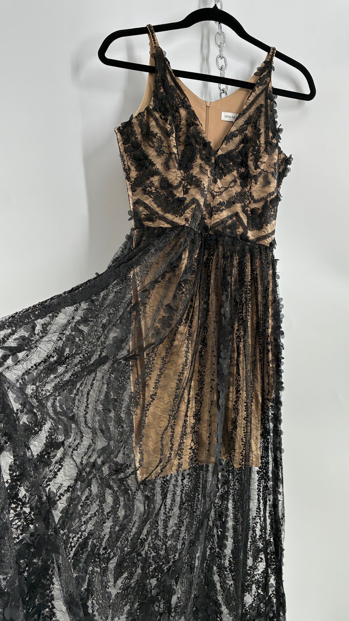 DRESS THE POPULATION Nude Underlay Black 3D Floral Lace Appliqué Overlay Dress (Small)