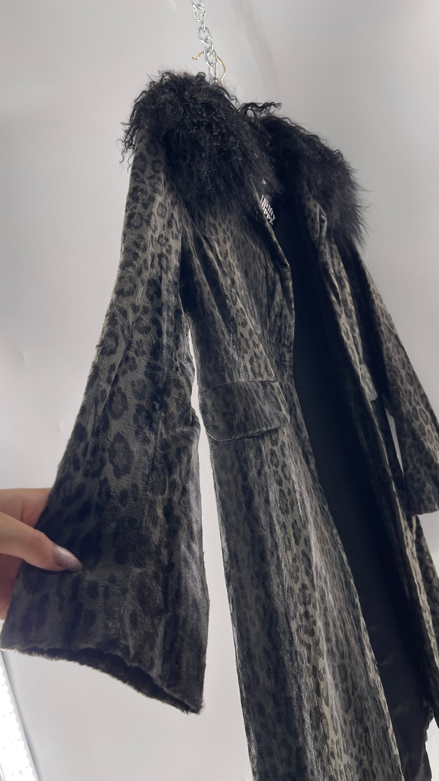 Vintage Romanian RAMOSTEPH Black/Gray Leopard Print Coat with Mongolian Fur Collar (Medium)