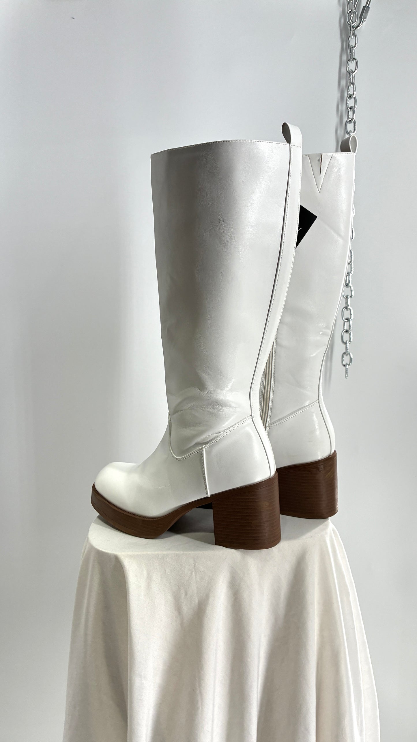 Vintage TOP MODA White Knee High GoGo Boots with Chunky Heel (7.5)