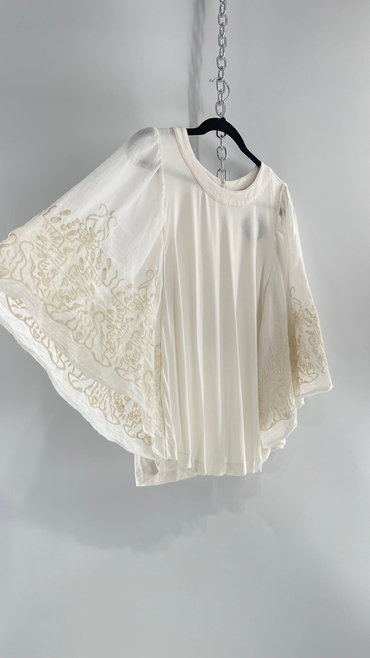 Anthropologie Eri + Ali White Embroidered Bat Wing Blouse (Medium)