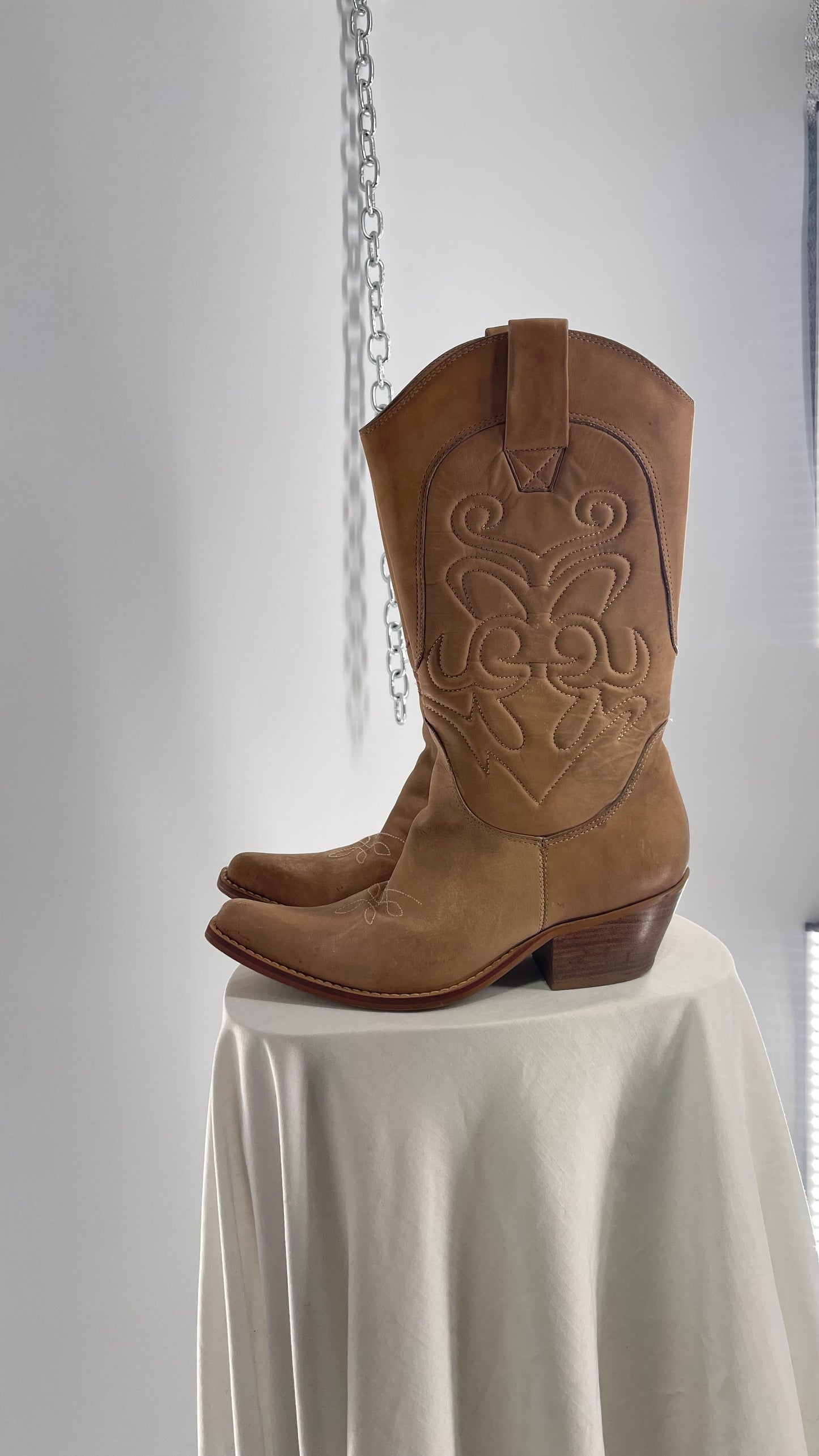 Vintage Xenny Penny Light Tan Embossed Cowboy Boots (9M)