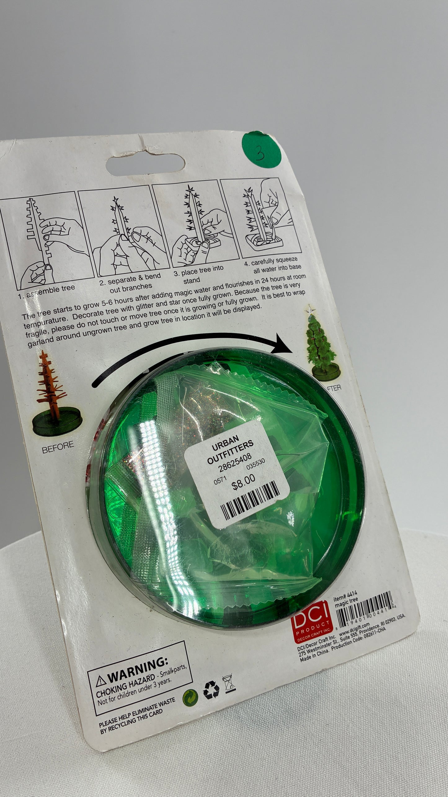 MAGIC TREE Growing Christmas Tree Display with Garland and Star