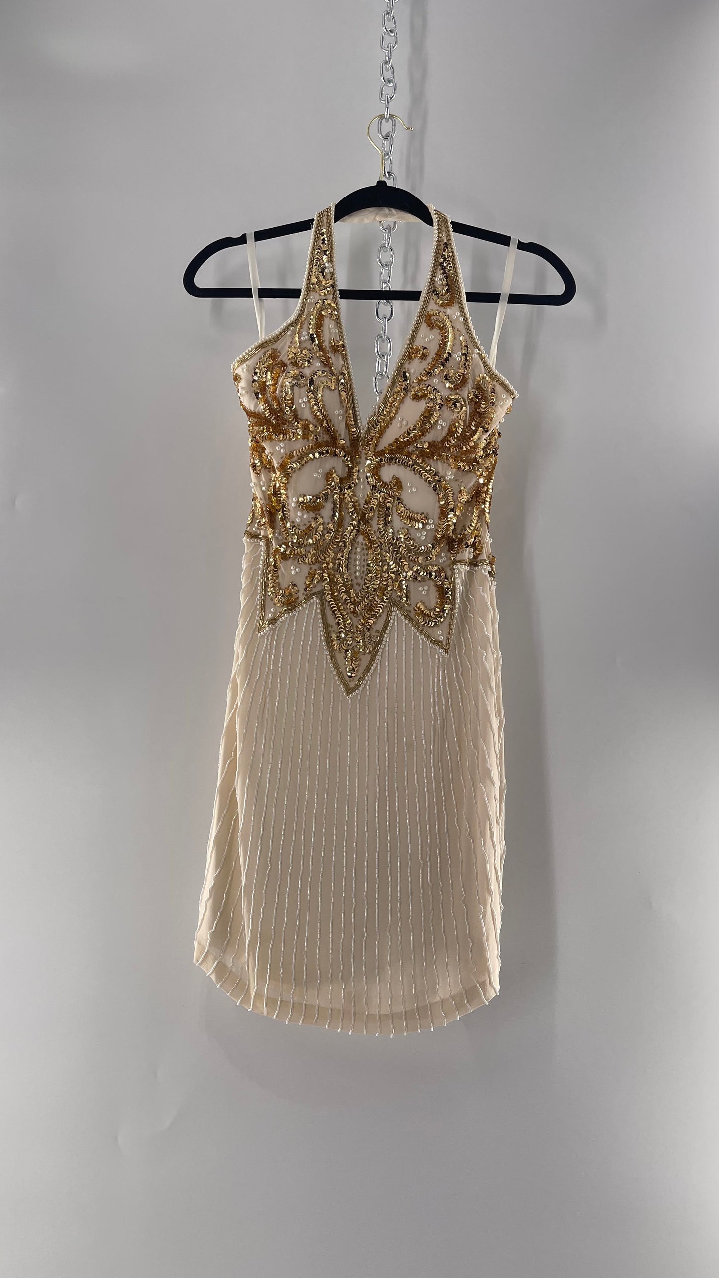 Cache Beaded Old Hollywood Glam White Beaded BodyCon Mini Dress with Halter Neckline and Bedazzled Gold Sequin Bust (4)