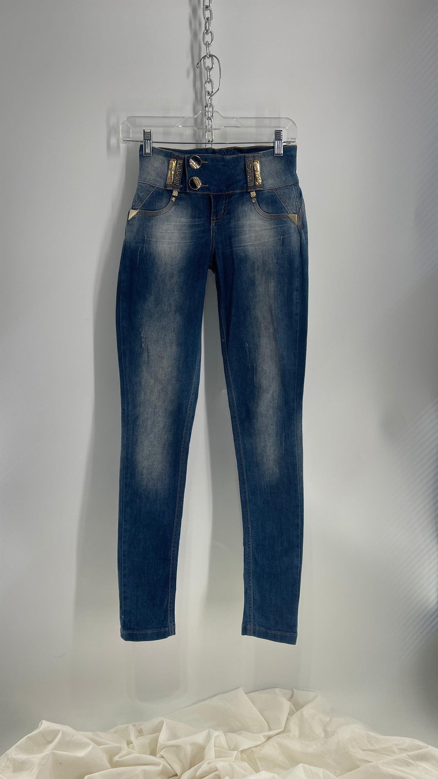 Vintage Brazilian PitBull Jeans with Fading and Gold Hardware Details (36)