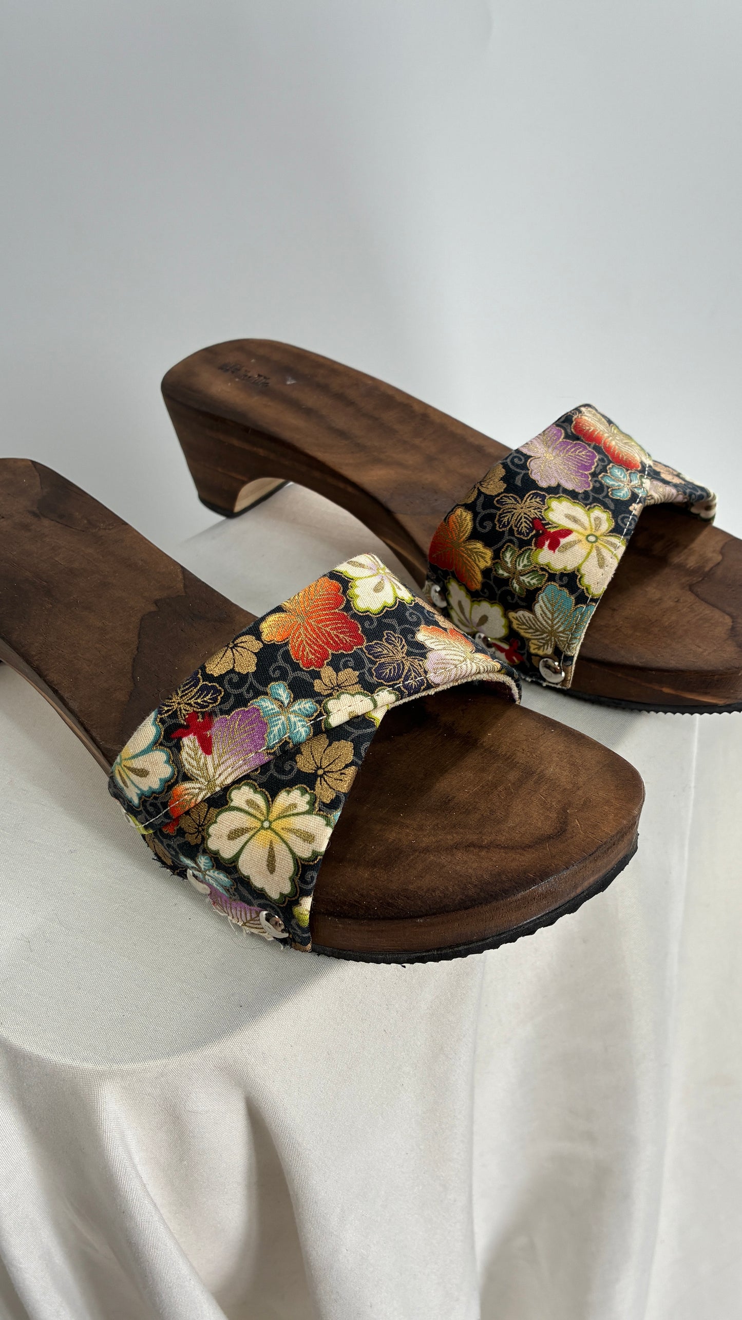 Vintage HUANG Wooden Sandal Clog with Floral Patterned Strap (8.5)