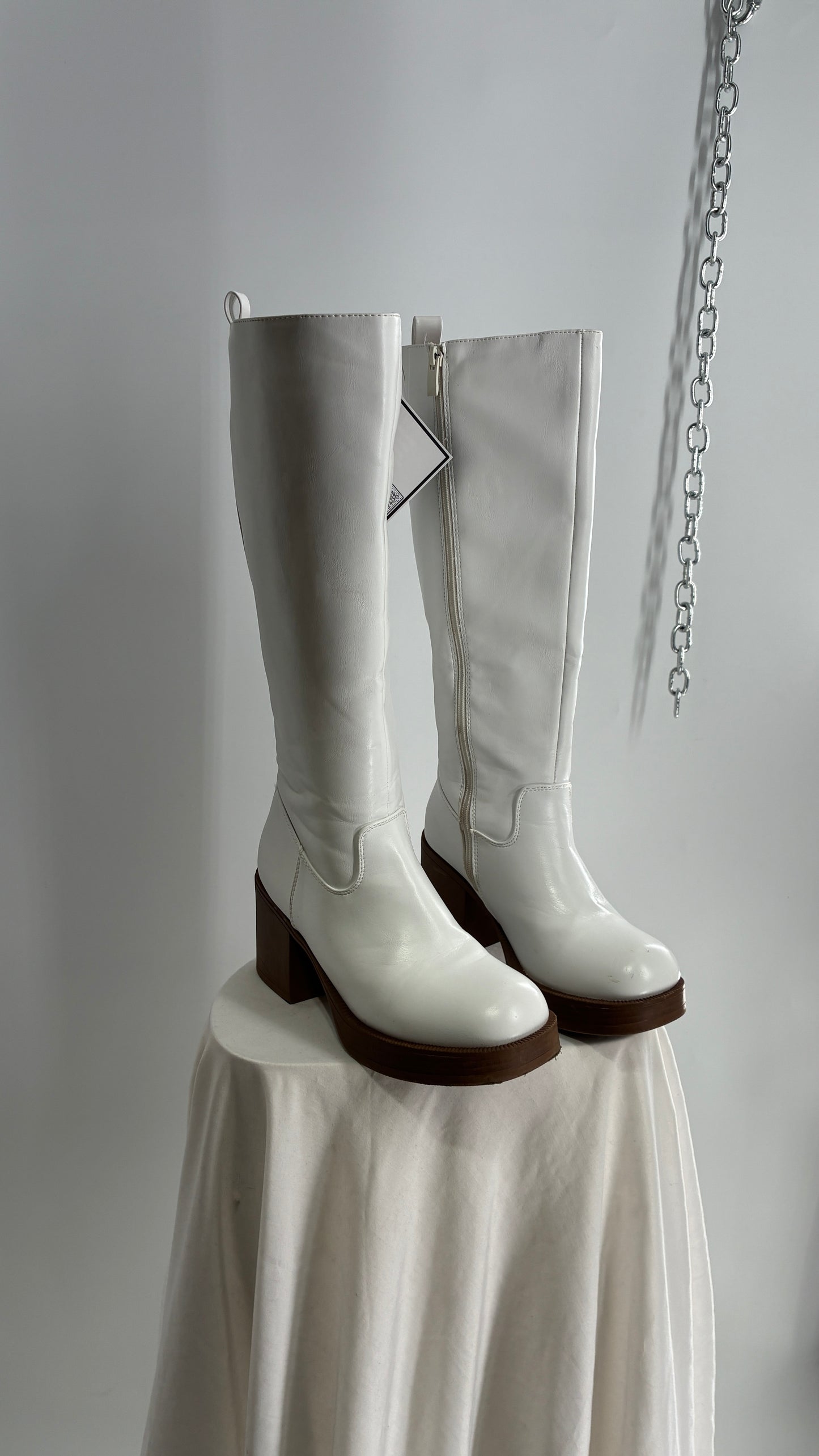 Vintage TOP MODA White Knee High GoGo Boots with Chunky Heel (7.5)