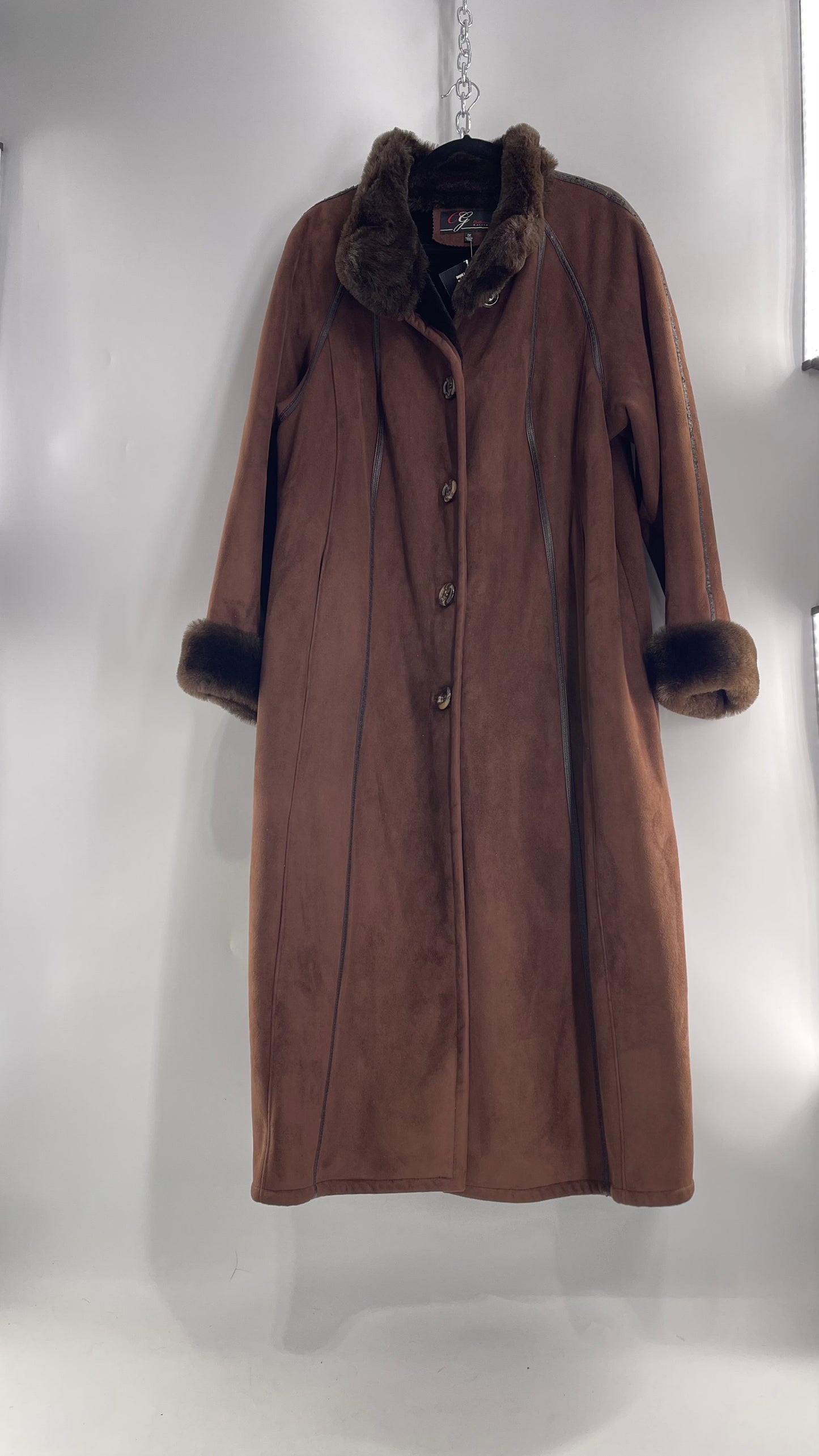 Vintage CG Collection Brown Coat with Faux Leather Piping and Faux Fur Cuffs and Collar (C)(XL)