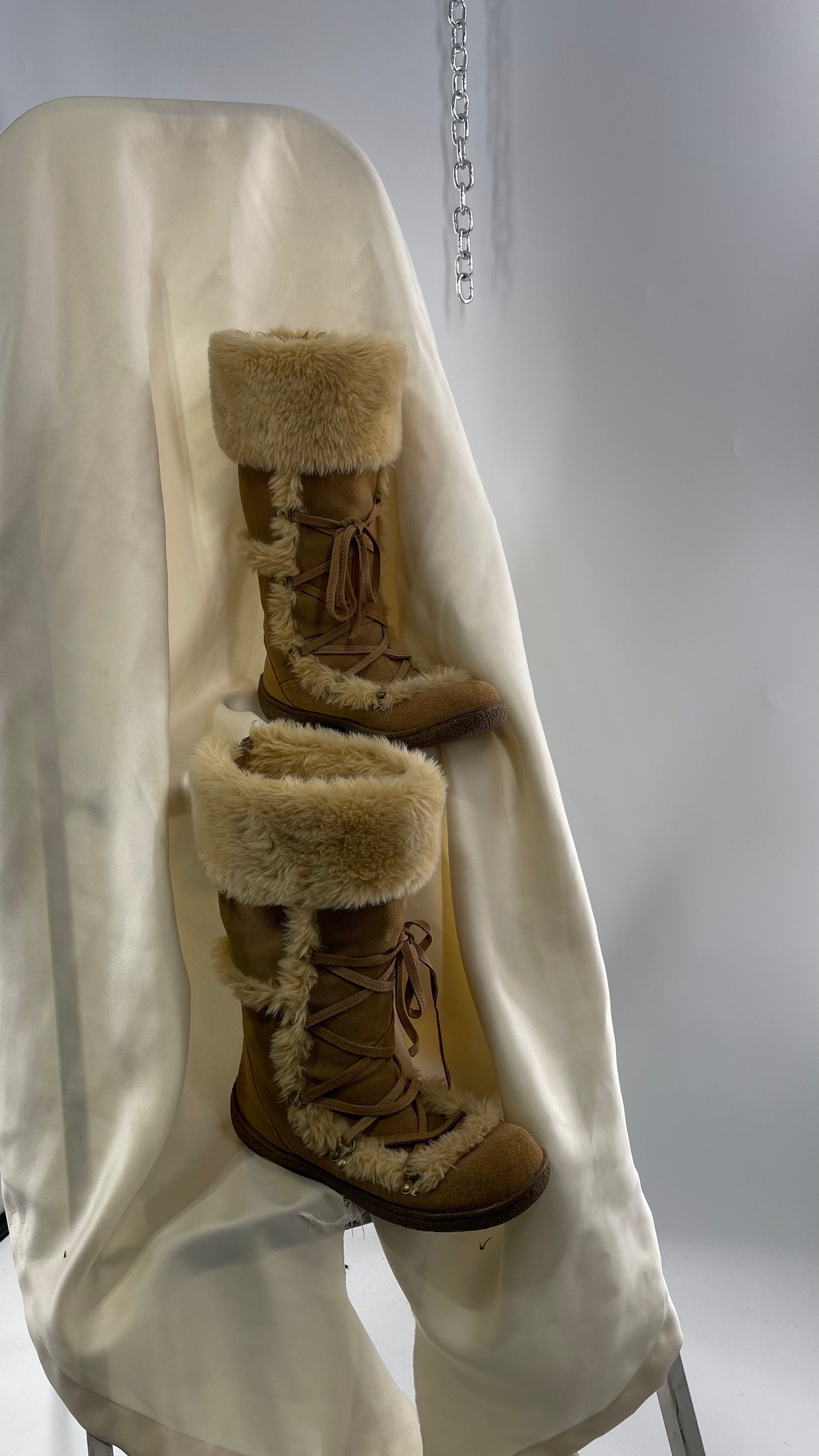 Vintage GAP Tan Suede Leather Eskimo Tie Up Boot with Faux Fur Trim Piping (5)