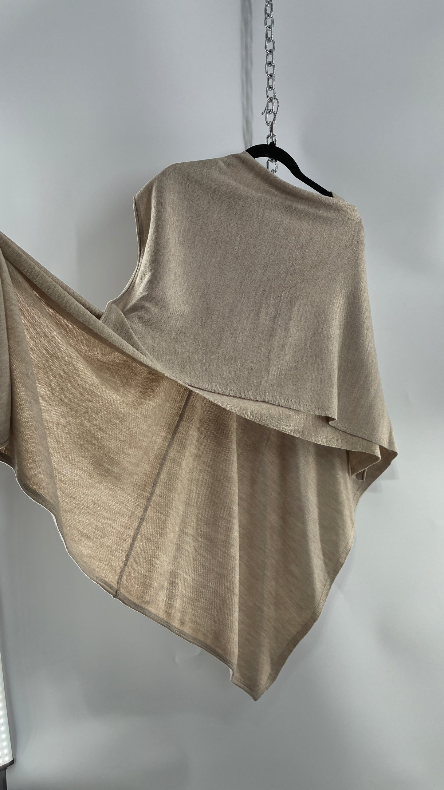 Simply NOELLE Beige Knit Cape with Tags Attached (One Size)