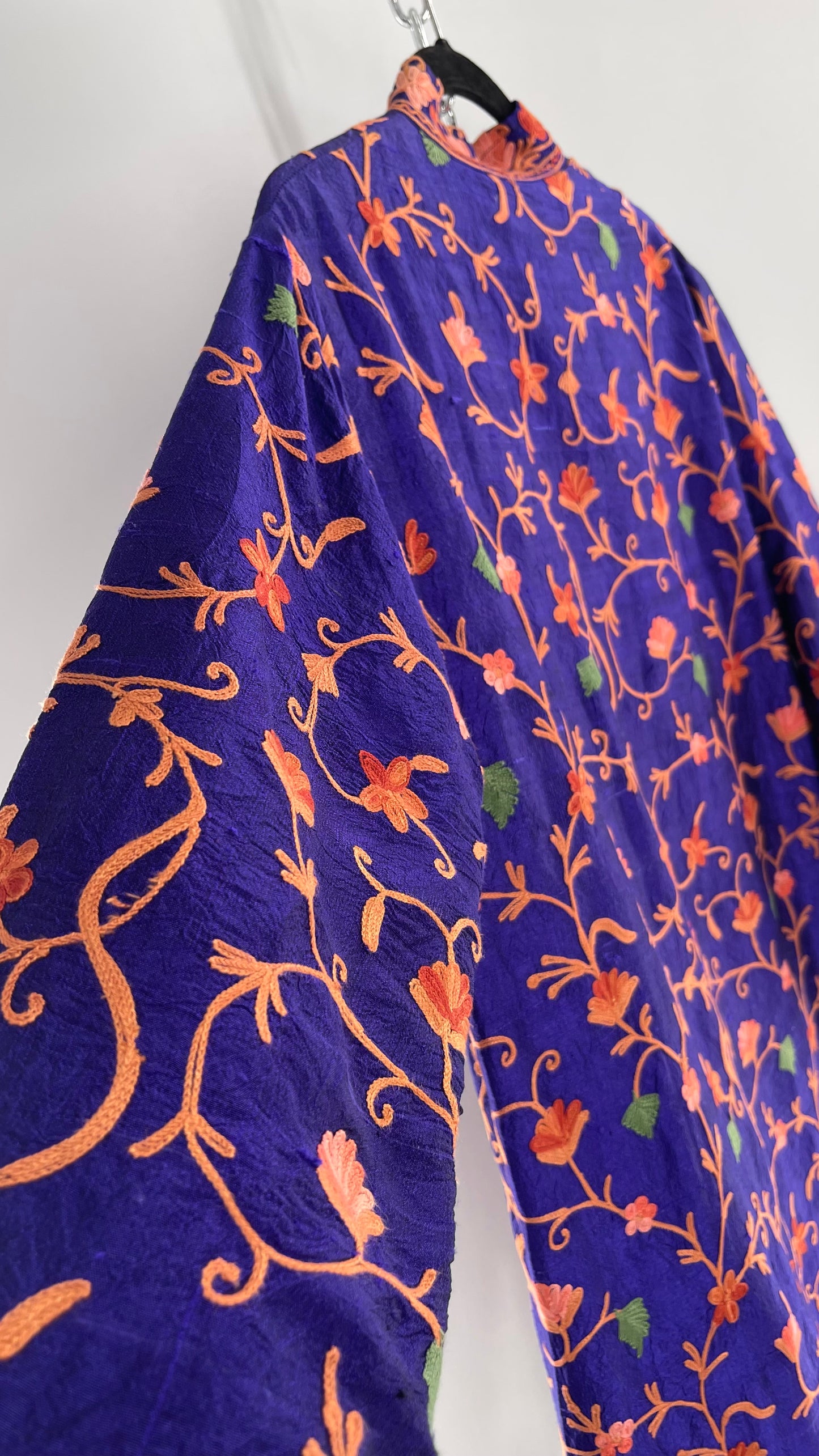 Vintage 1970s Indian Silk Long Purple Kashmiri Coat with Contrasting Embroidered Coral/Salmon Florals (S/M)