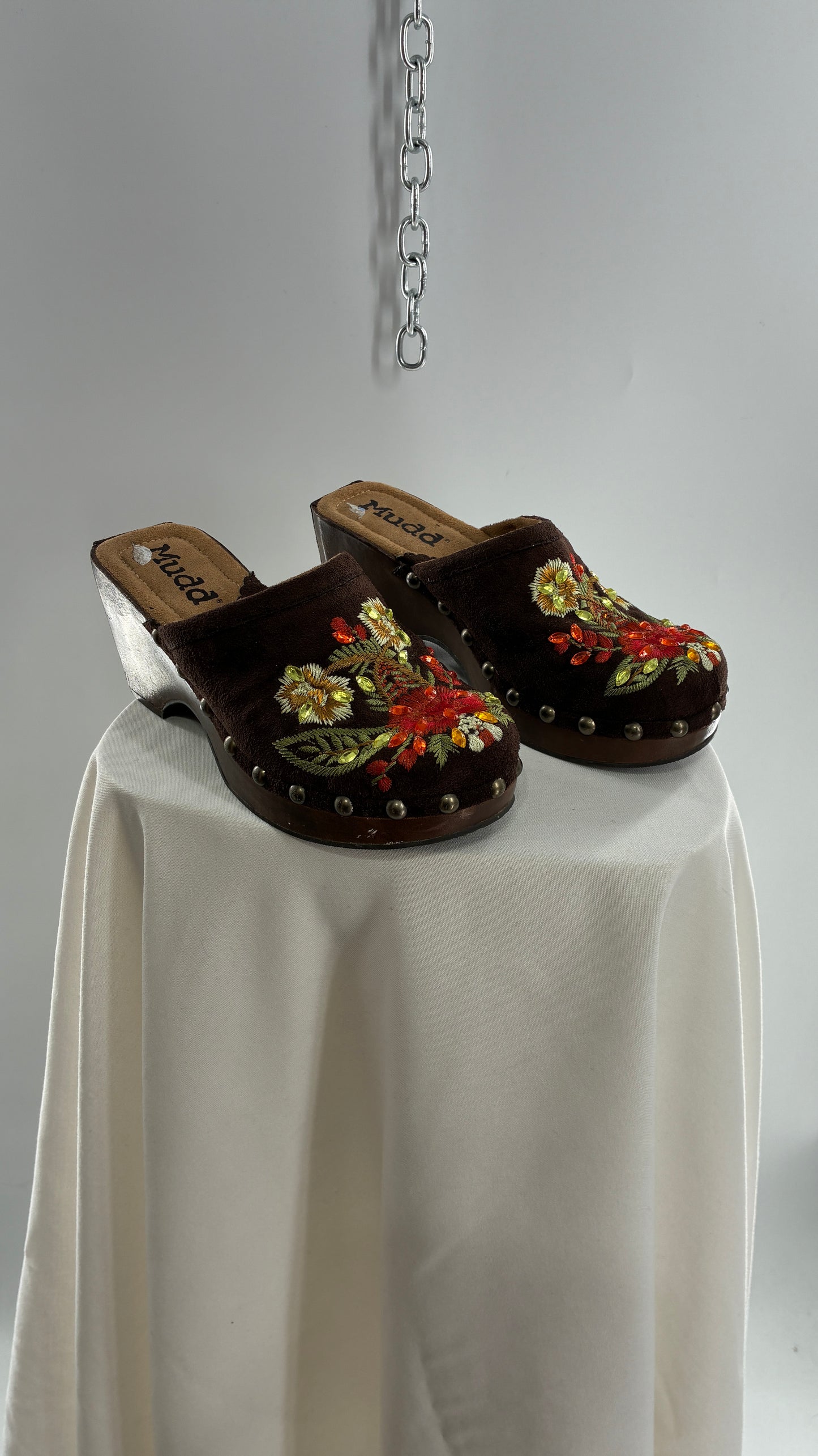 Vintage MUDD Brown Clog with Side Studding and Embroidered Details (6.5)