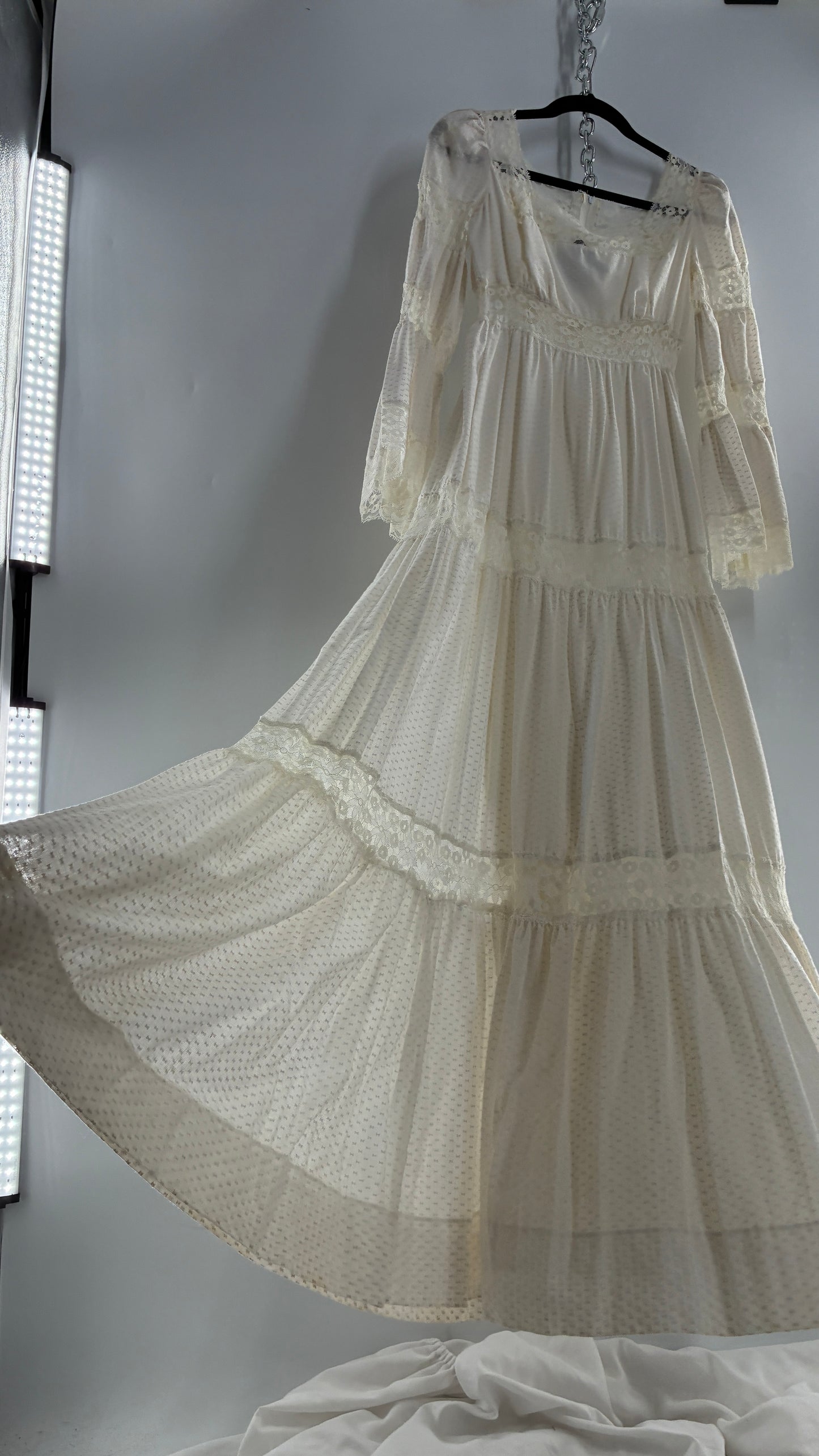 Vintage 1970s Off White Handmade Bell Sleeve Possible Wedding Gown (XS/Small)