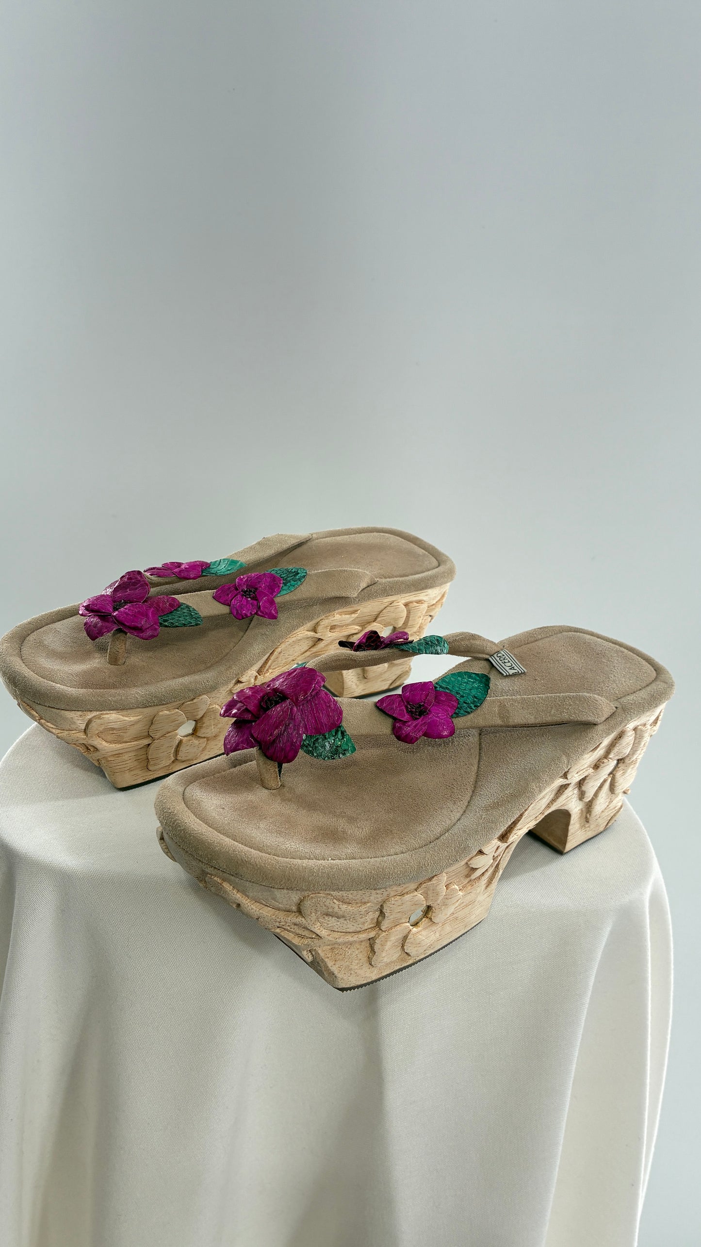 RARE Vintage VALERIA LACERDA Wooden Platform Sandal with Engraved Florals, Fuchsia Flowers and Mirror Details (7)