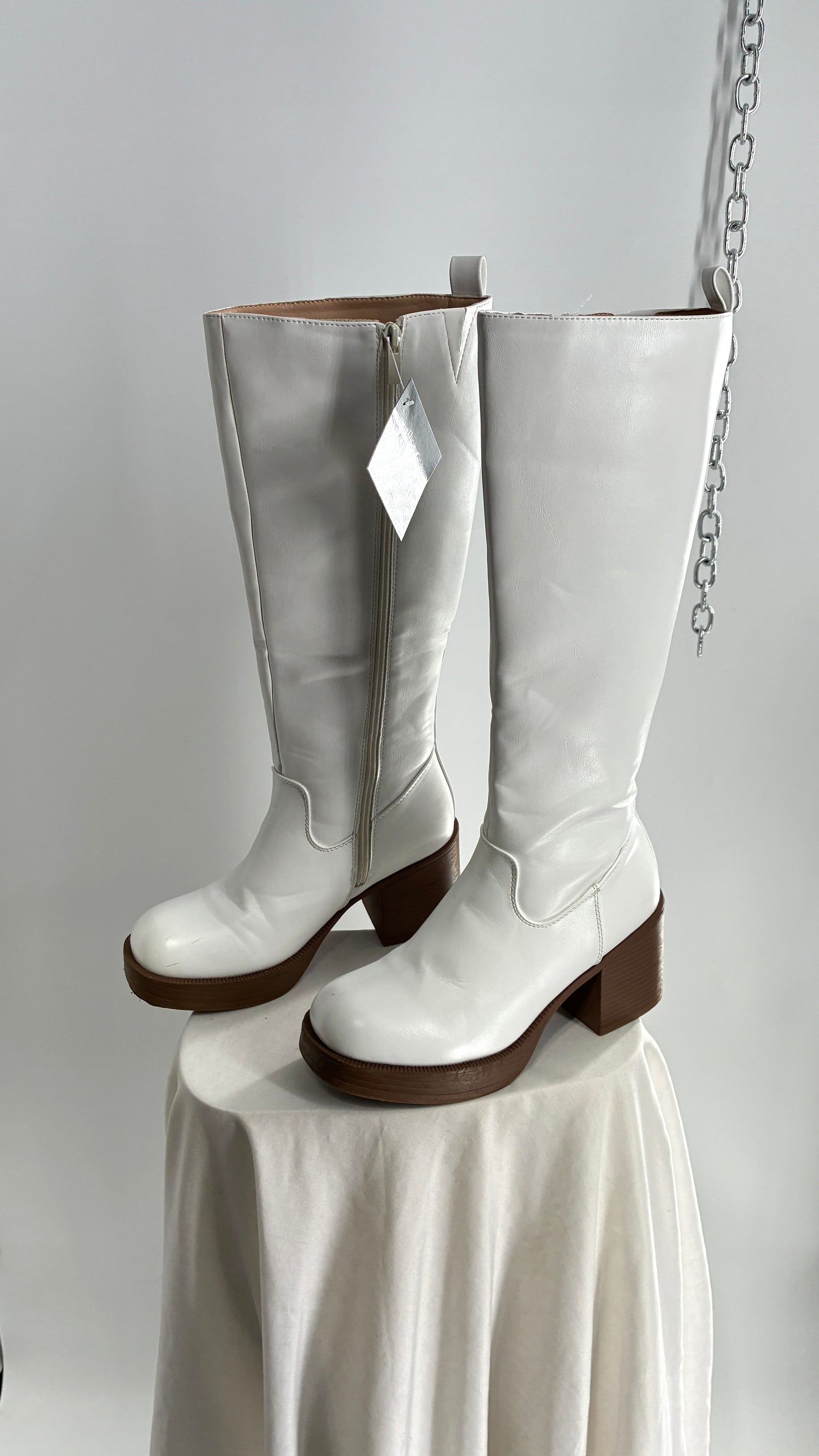 Vintage TOP MODA White Knee High GoGo Boots with Chunky Heel (7.5)