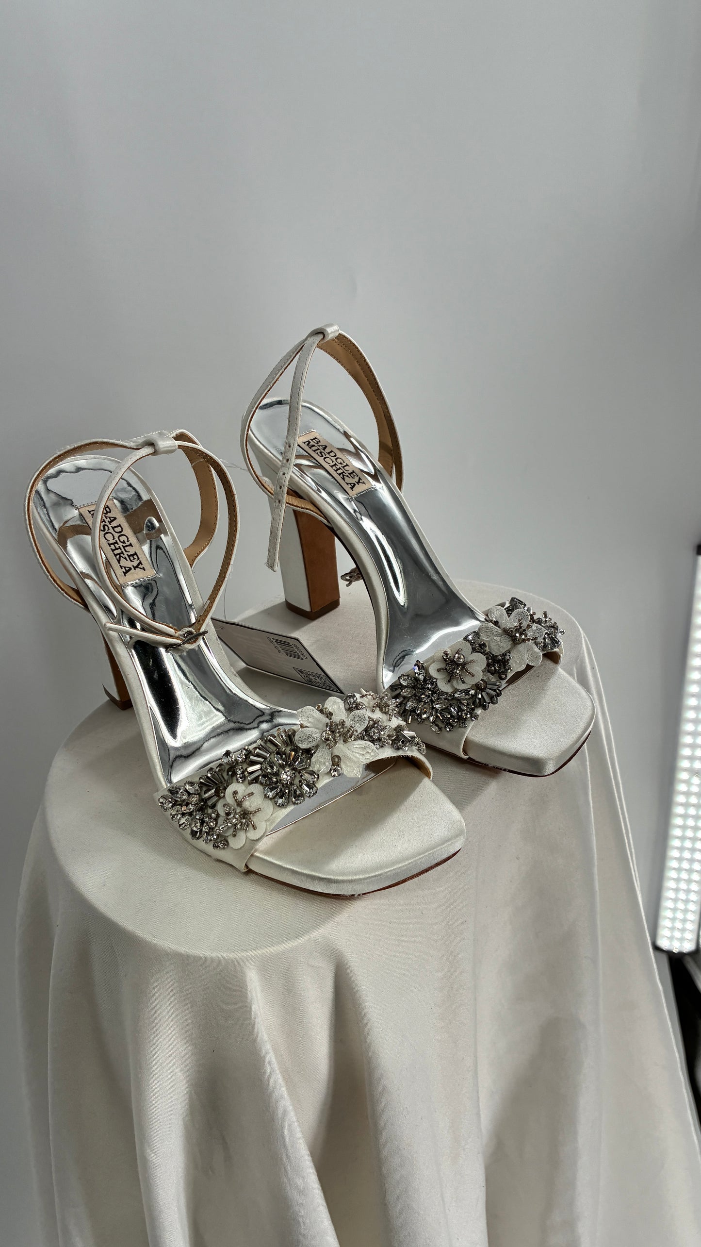 BADGLEY MISCHKA White Square Toe Embellished Florals Heels (9.5)