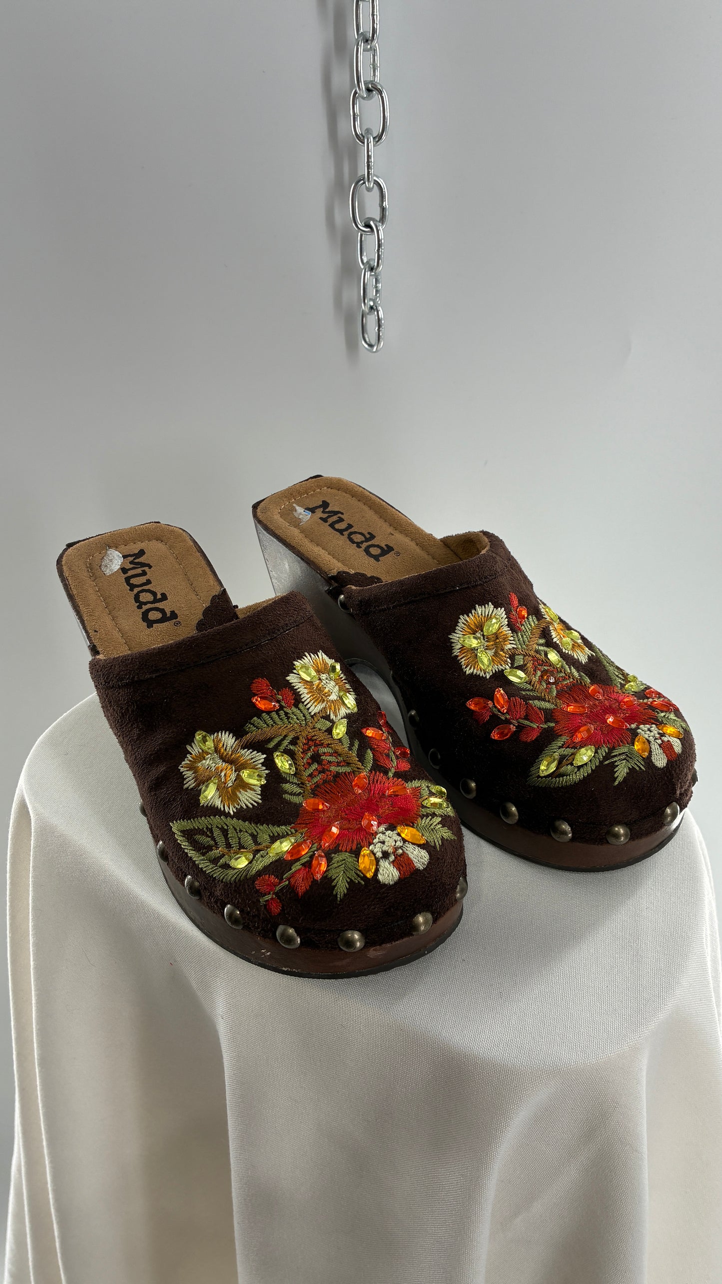 Vintage MUDD Brown Clog with Side Studding and Embroidered Details (6.5)