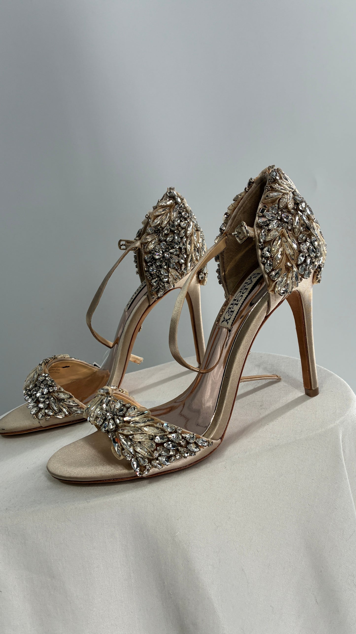 BAGDLEY MISCHKA Champagne Rhinestone Encrusted Embellished Round Toe Heels (5.5)