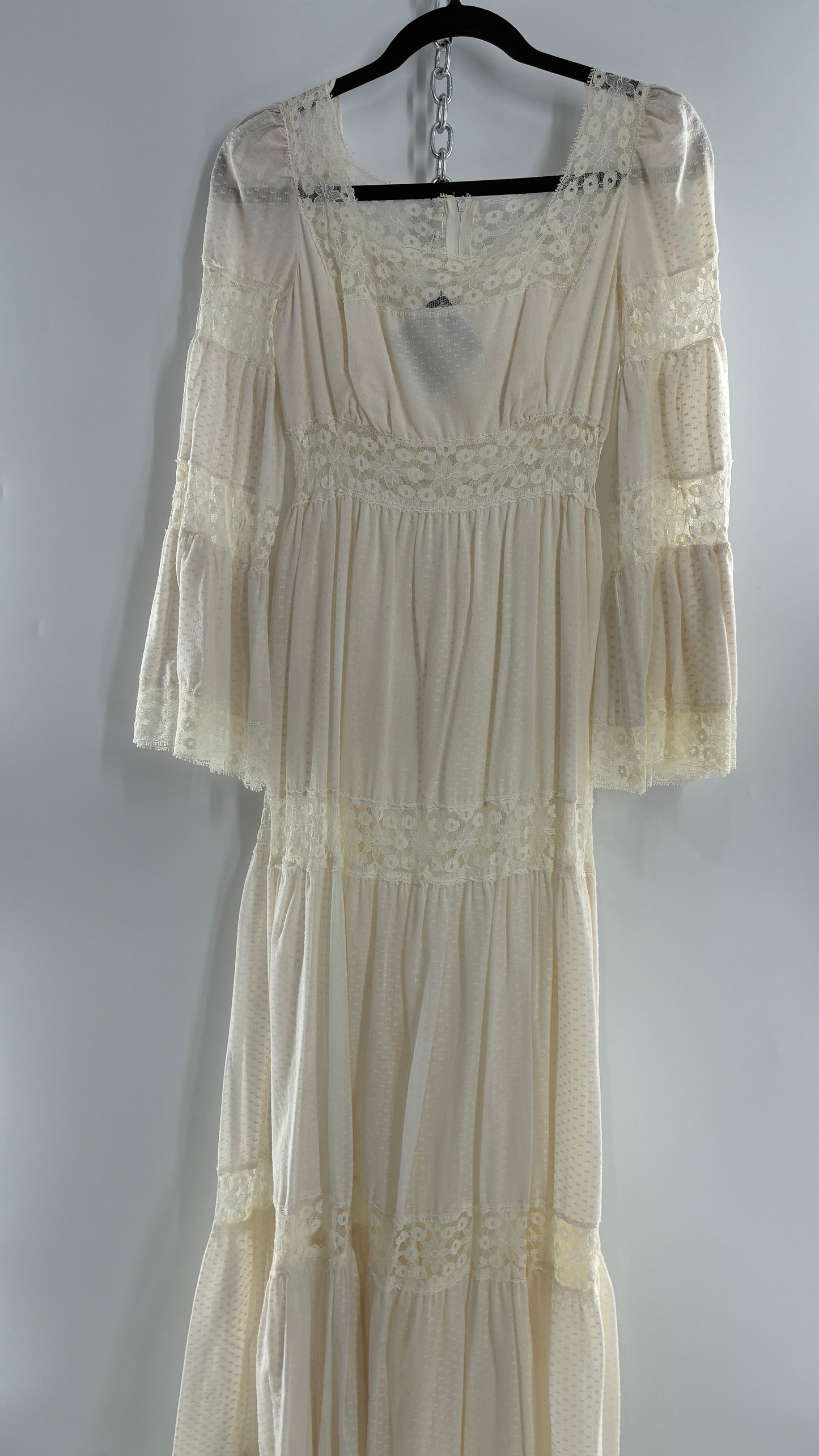Vintage 1970s Off White Handmade Bell Sleeve Possible Wedding Gown (XS/Small)