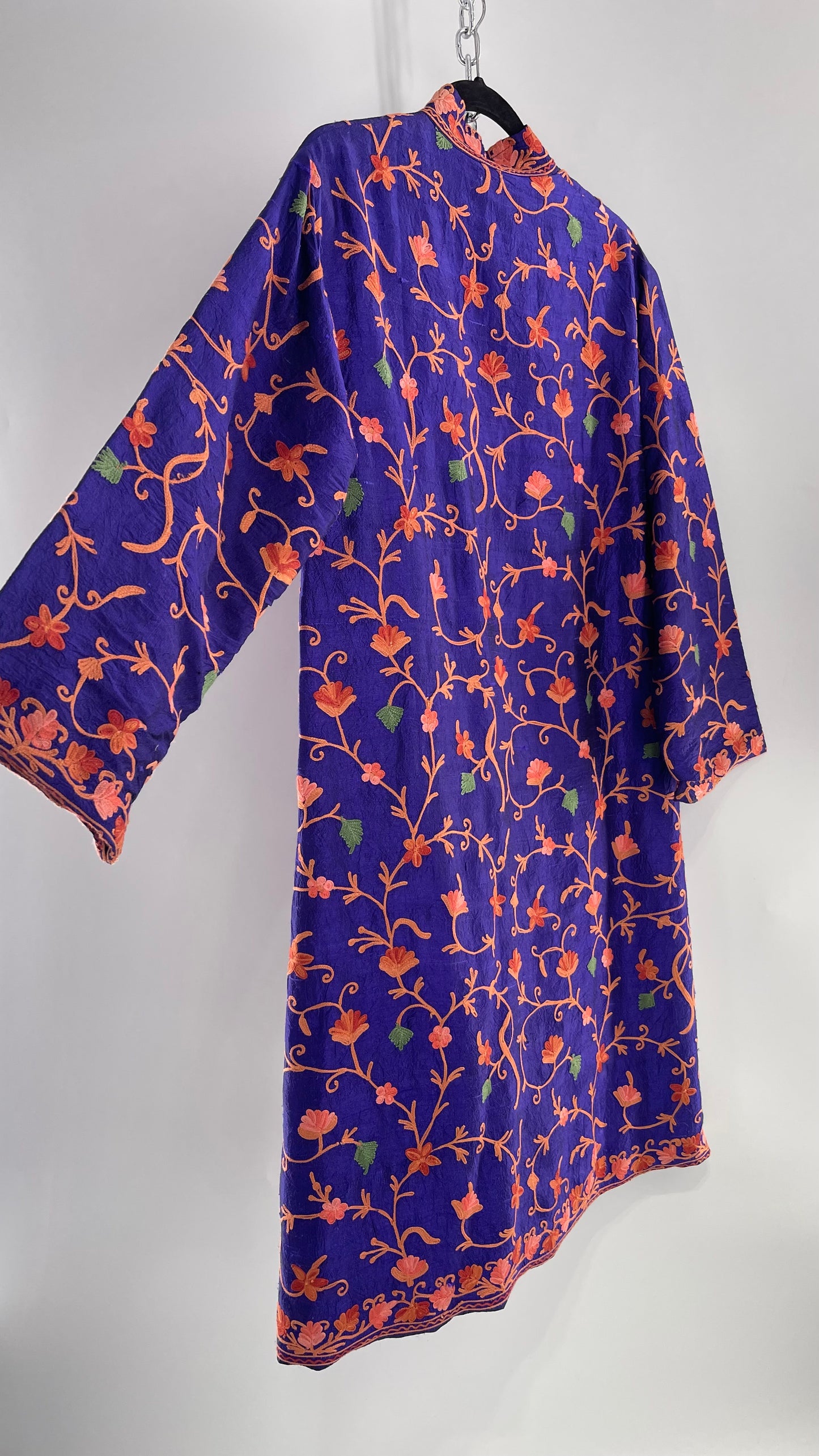 Vintage 1970s Indian Silk Long Purple Kashmiri Coat with Contrasting Embroidered Coral/Salmon Florals (S/M)