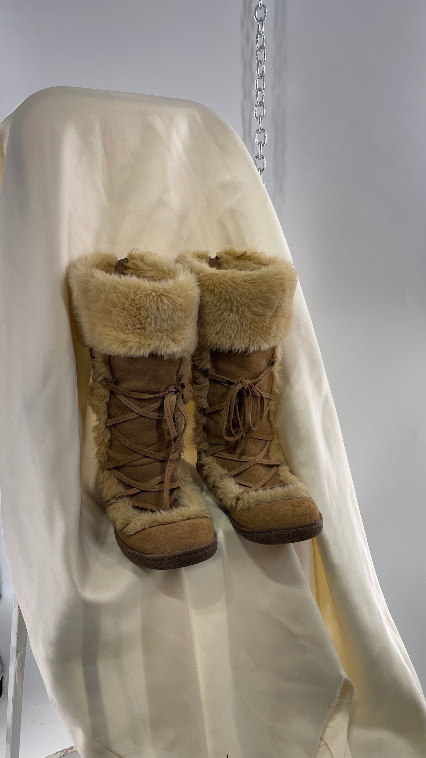 Vintage GAP Tan Suede Leather Eskimo Tie Up Boot with Faux Fur Trim Piping (5)