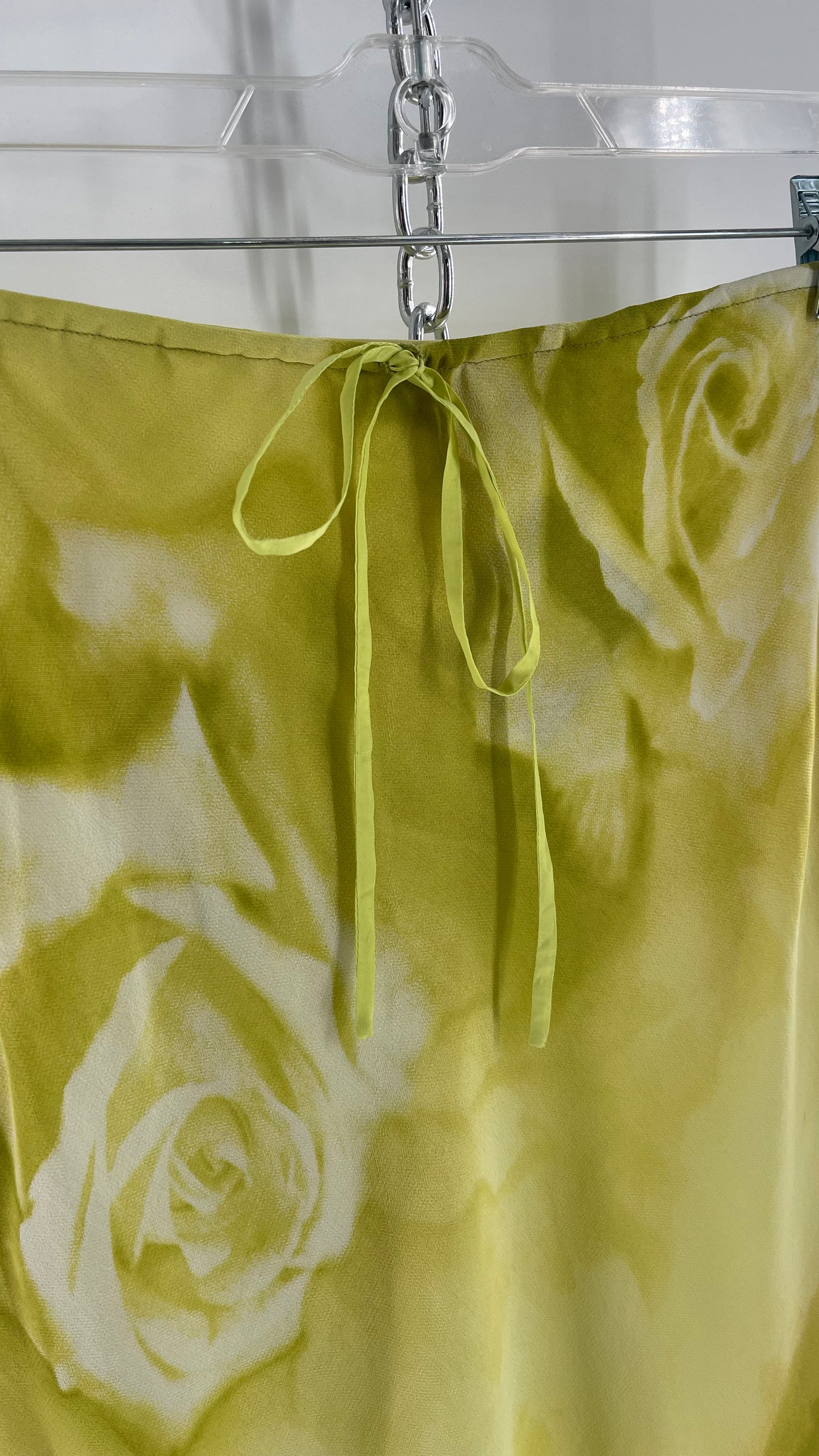 MOISELLE Neon Green Skirt with Blurred Roses, Low Waist, and Satin Ribbon (38)
