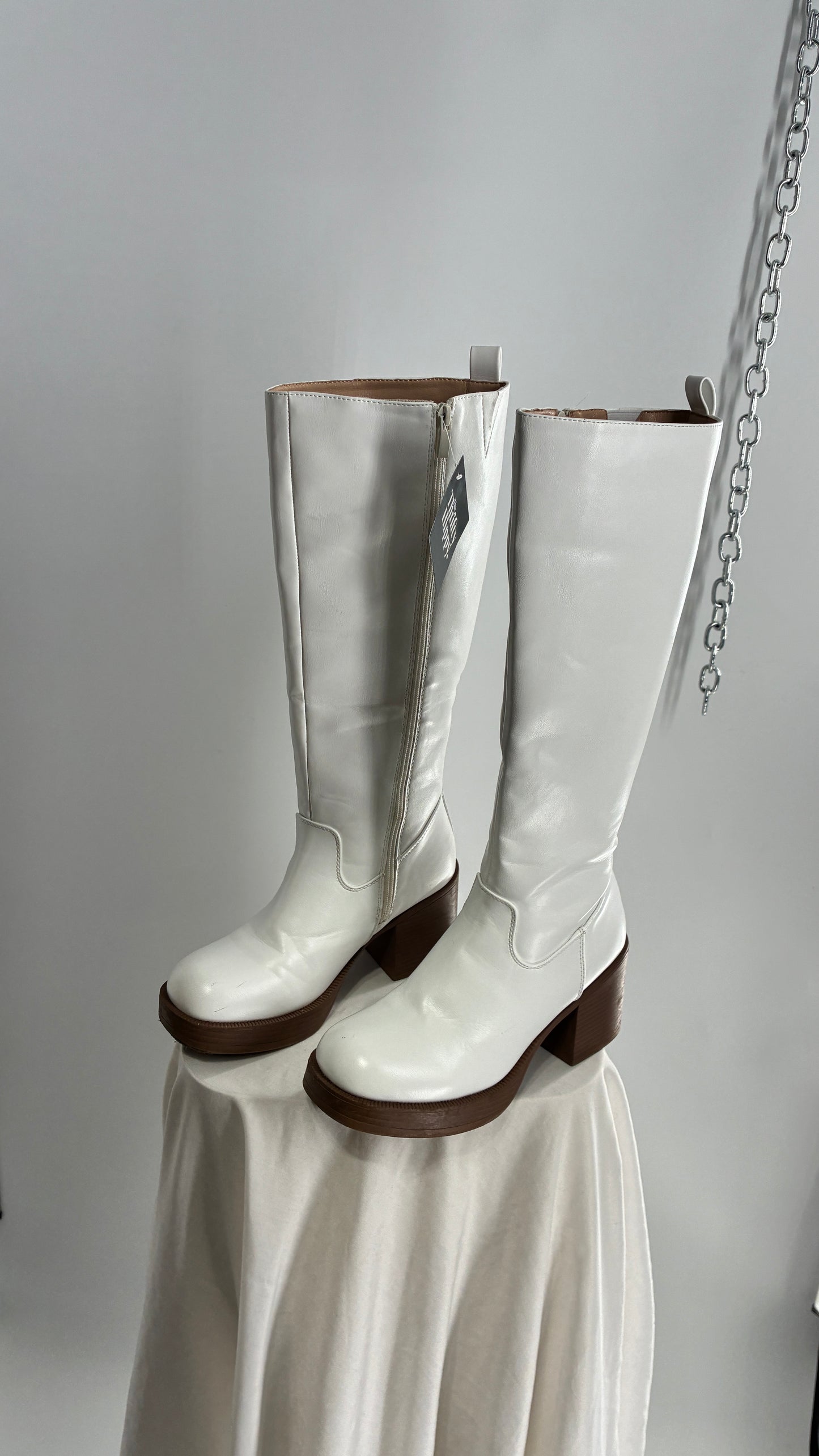 Vintage TOP MODA White Knee High GoGo Boots with Chunky Heel (7.5)