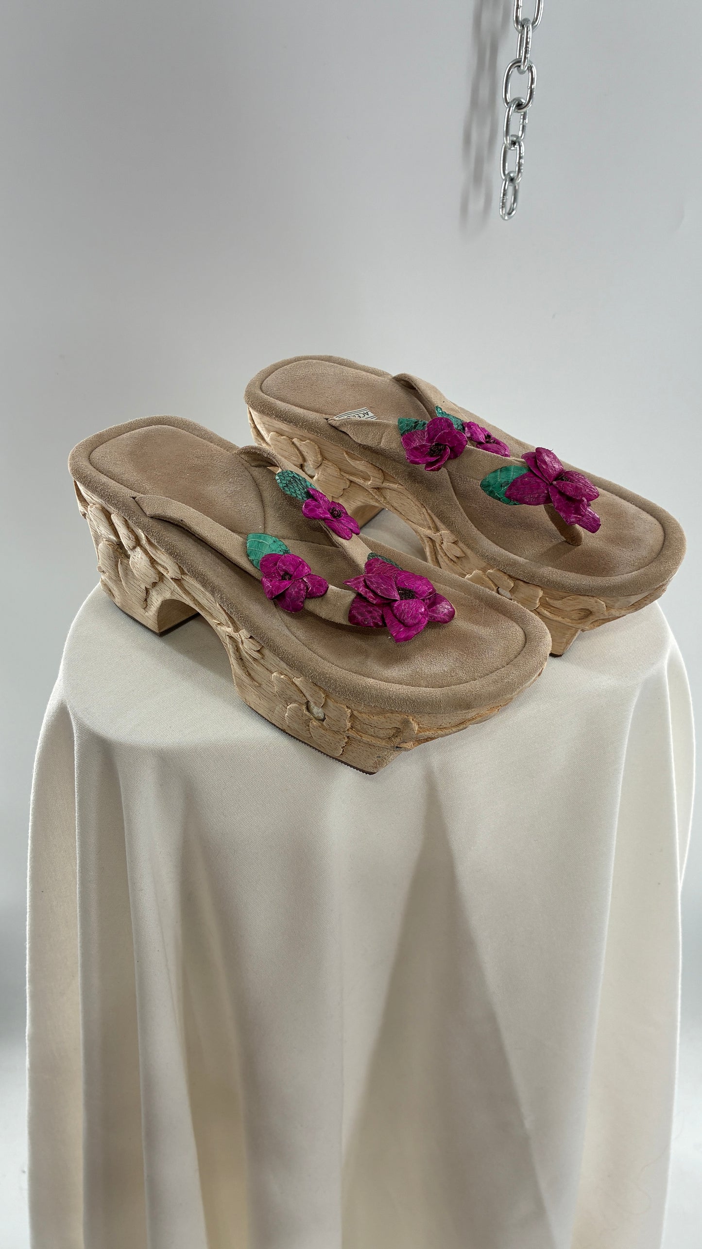 RARE Vintage VALERIA LACERDA Wooden Platform Sandal with Engraved Florals, Fuchsia Flowers and Mirror Details (7)