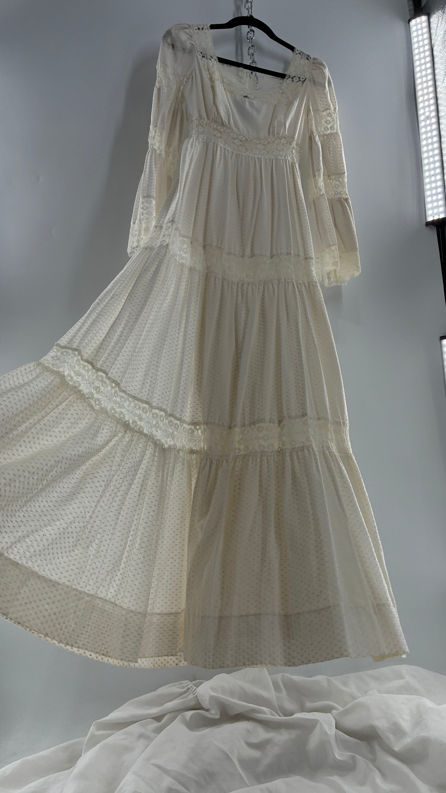 Vintage 1970s Off White Handmade Bell Sleeve Possible Wedding Gown (XS/Small)