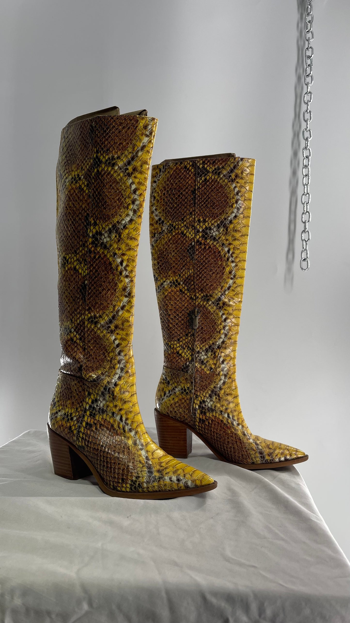 Sam Edelman Yellow Snakeskin Patterned Pointed Toe Knee High Boots (7)