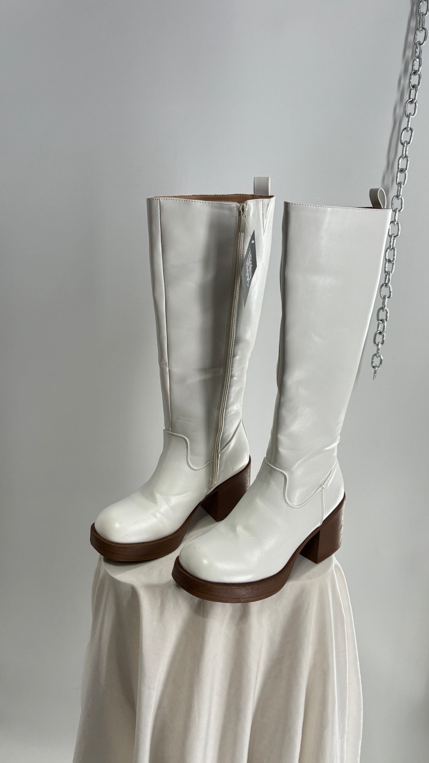 Vintage TOP MODA White Knee High GoGo Boots with Chunky Heel (7.5)