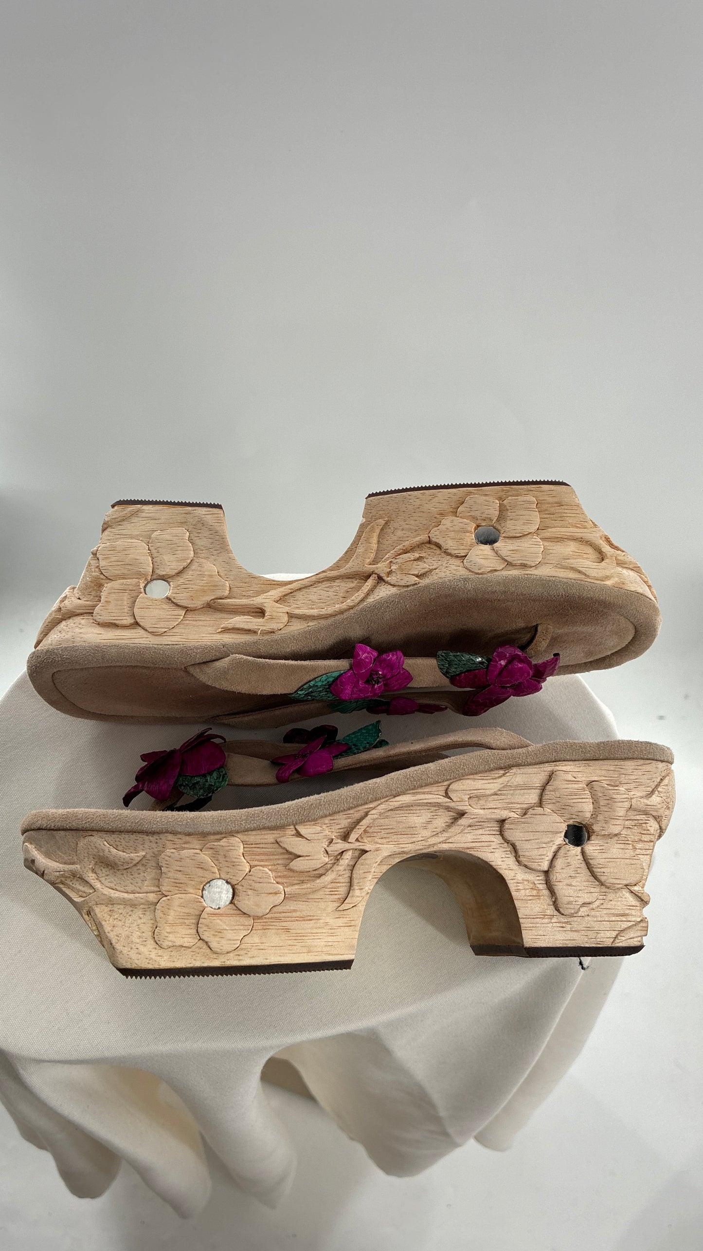 RARE Vintage VALERIA LACERDA Wooden Platform Sandal with Engraved Florals, Fuchsia Flowers and Mirror Details (7)