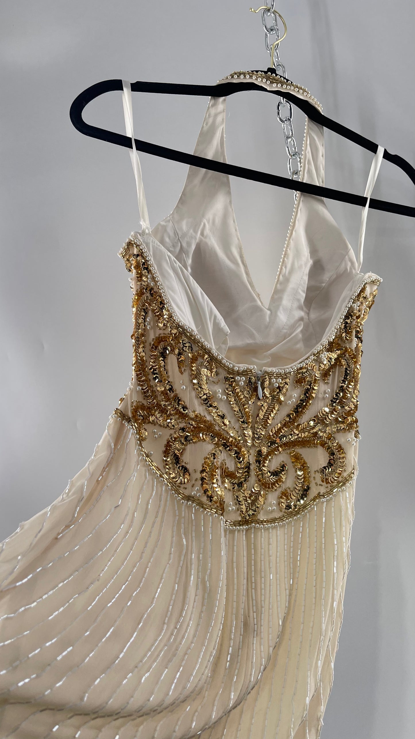 Cache Beaded Old Hollywood Glam White Beaded BodyCon Mini Dress with Halter Neckline and Bedazzled Gold Sequin Bust (4)