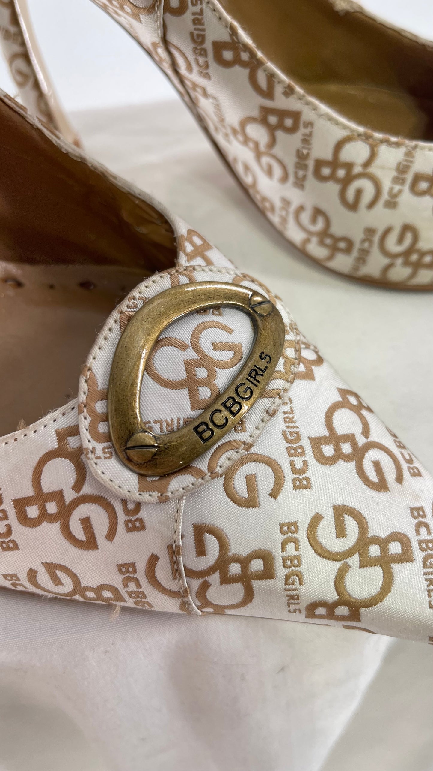 BCBGirls 1990s HOT White Gold All Over Logo Print Heel with Metal Buckle Details (10)